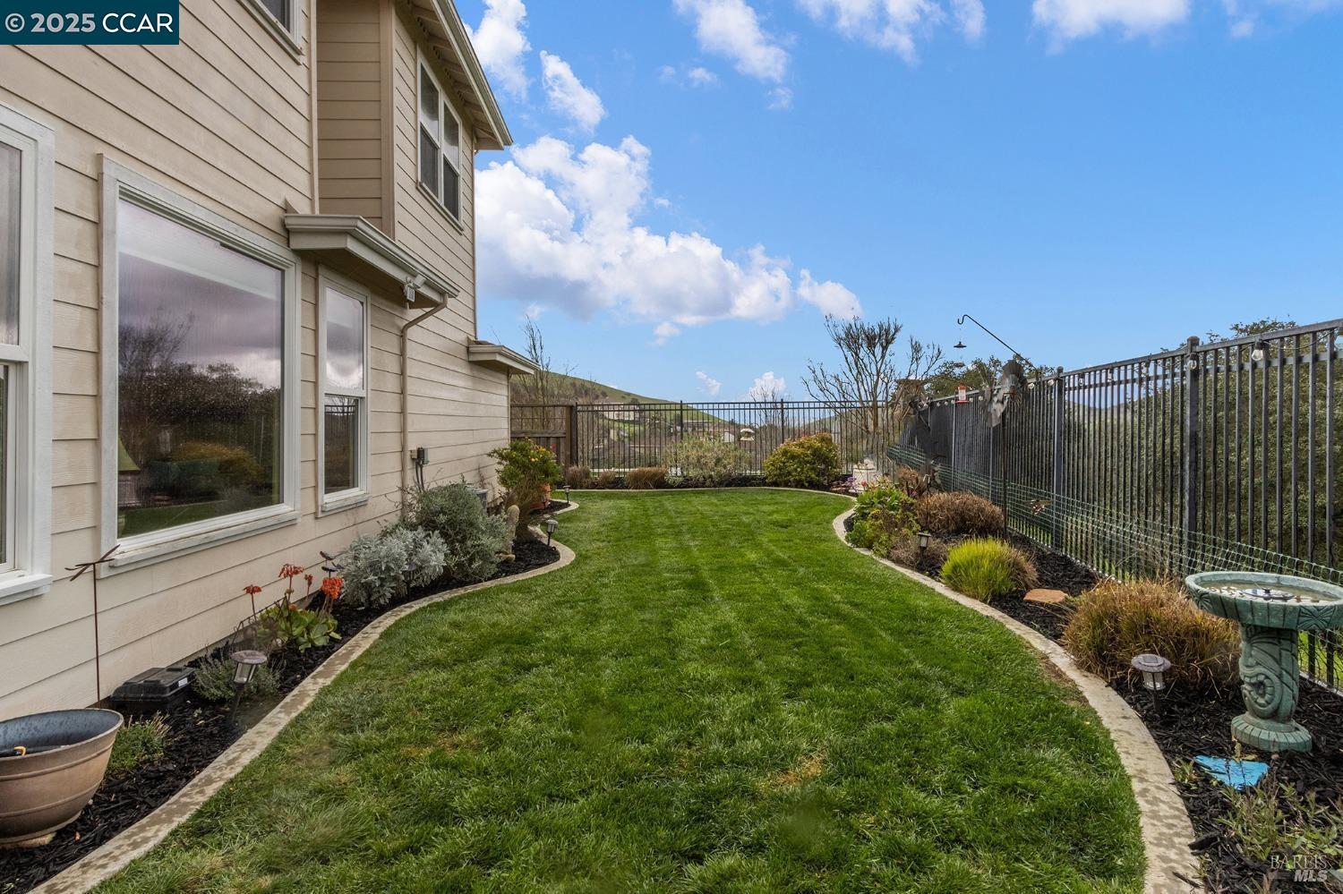 Detail Gallery Image 3 of 18 For 2365 Lansdowne Pl, Vallejo,  CA 94591 - 3 Beds | 2/1 Baths
