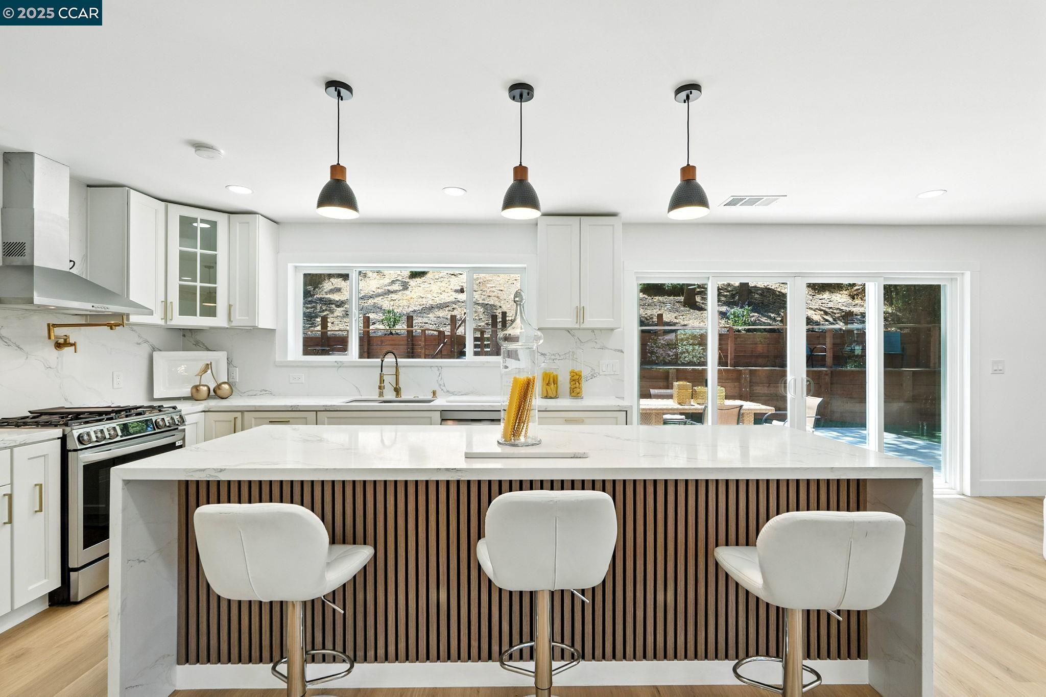 Detail Gallery Image 15 of 55 For 1717 Springbrook Rd, Lafayette,  CA 94549 - 4 Beds | 2 Baths