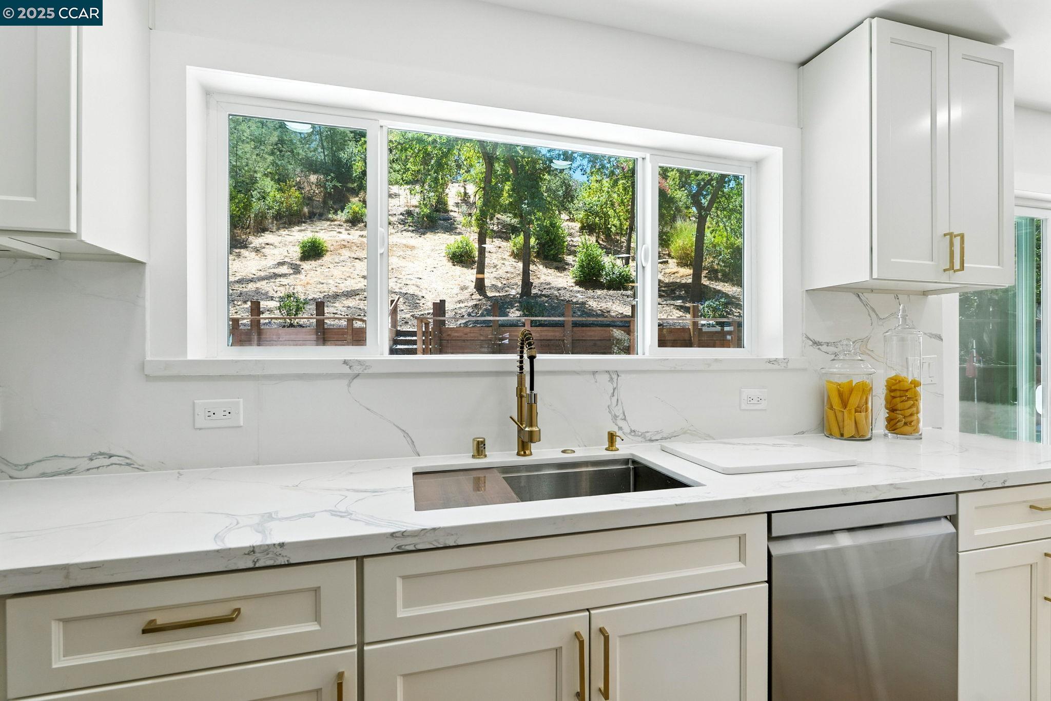 Detail Gallery Image 18 of 55 For 1717 Springbrook Rd, Lafayette,  CA 94549 - 4 Beds | 2 Baths