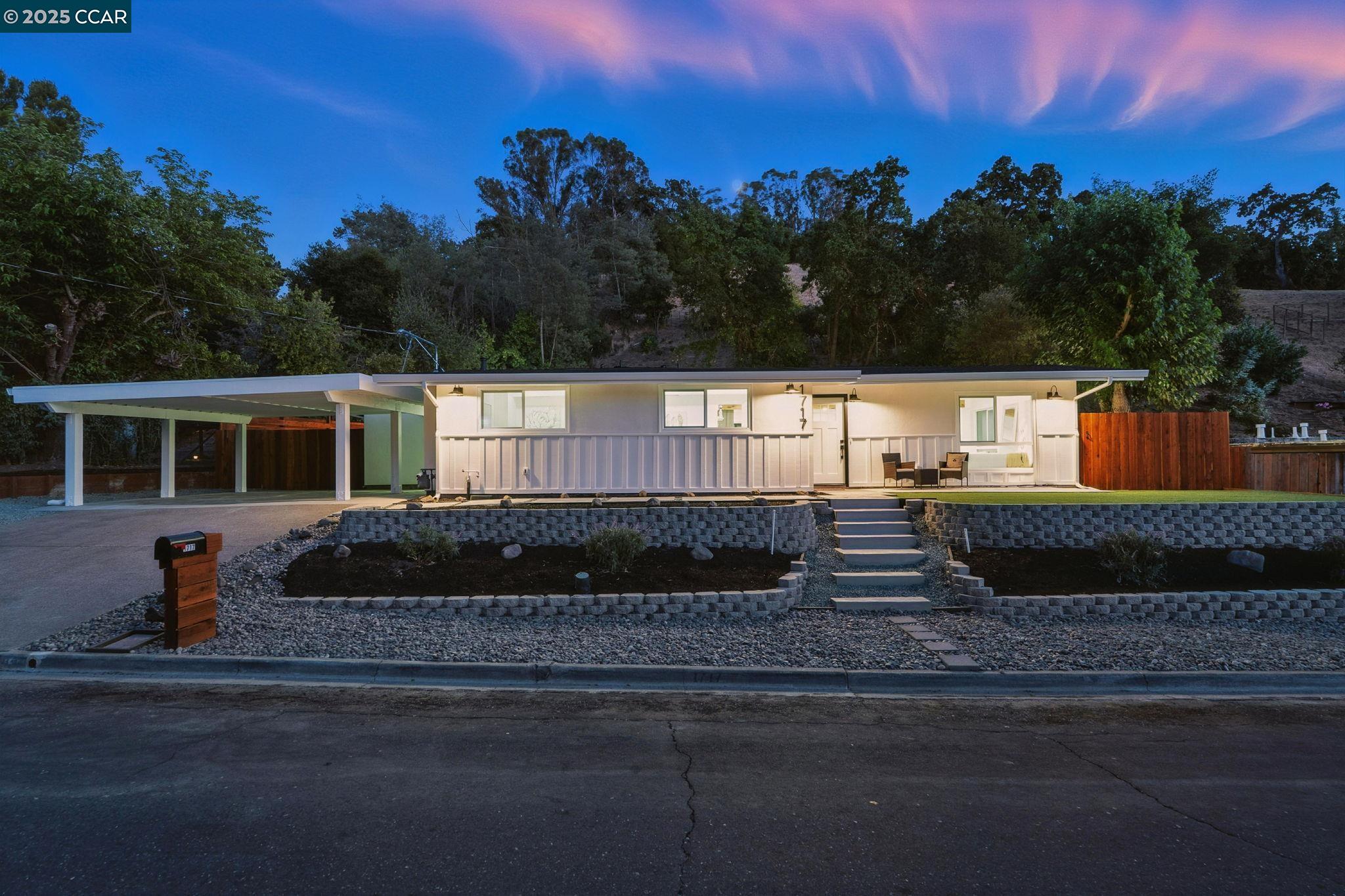 Detail Gallery Image 3 of 55 For 1717 Springbrook Rd, Lafayette,  CA 94549 - 4 Beds | 2 Baths