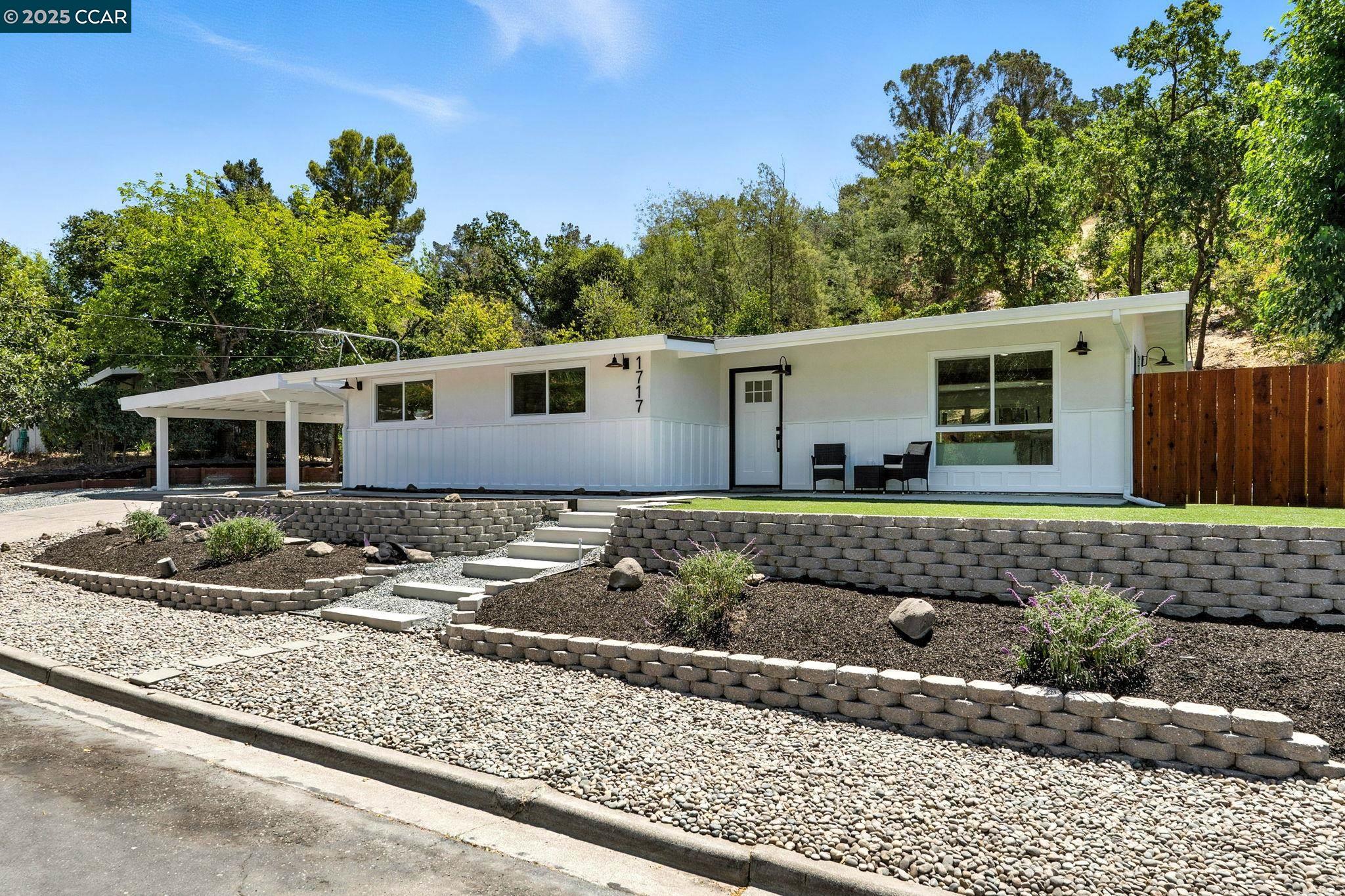 Detail Gallery Image 4 of 55 For 1717 Springbrook Rd, Lafayette,  CA 94549 - 4 Beds | 2 Baths
