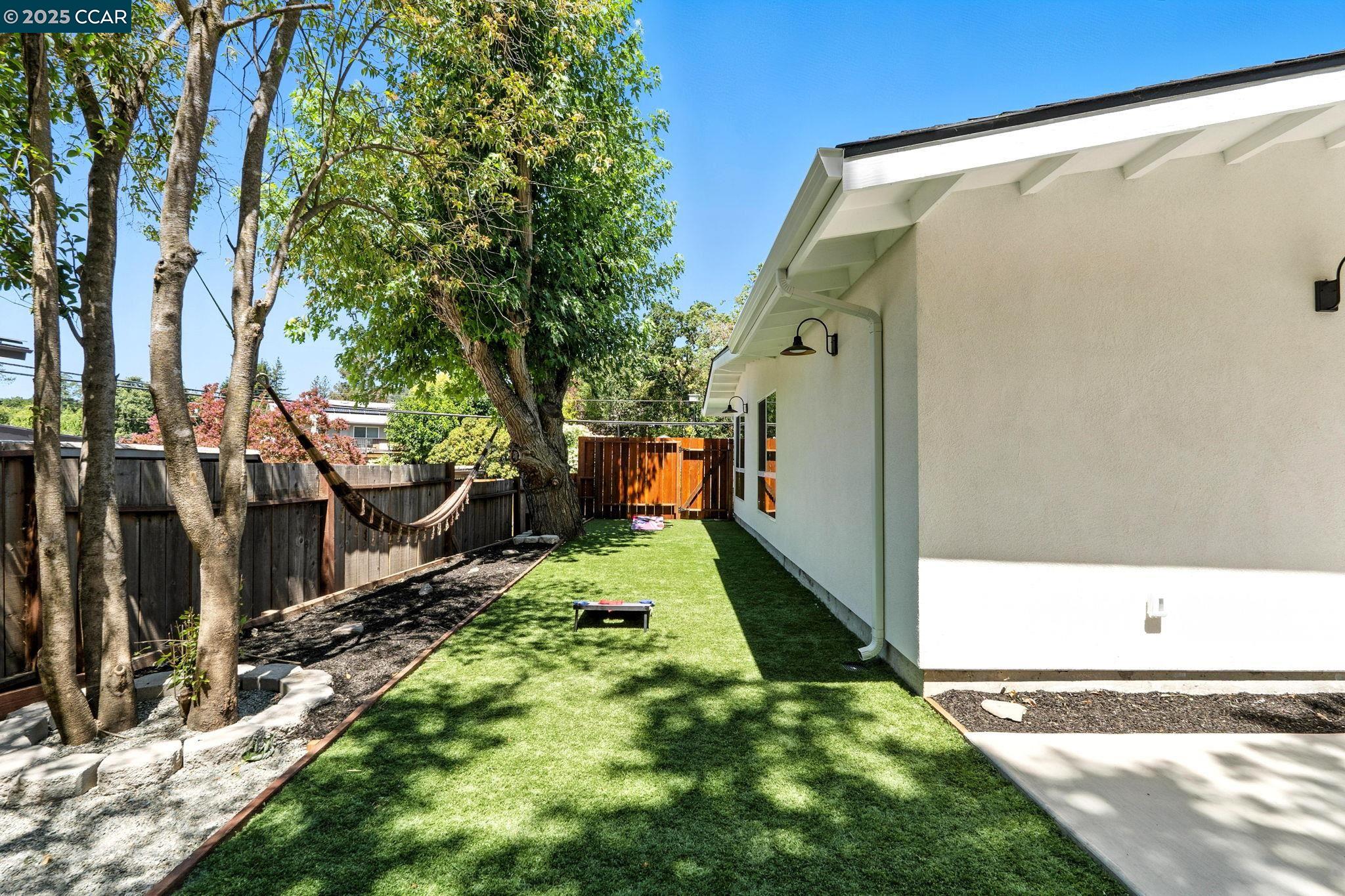 Detail Gallery Image 39 of 55 For 1717 Springbrook Rd, Lafayette,  CA 94549 - 4 Beds | 2 Baths