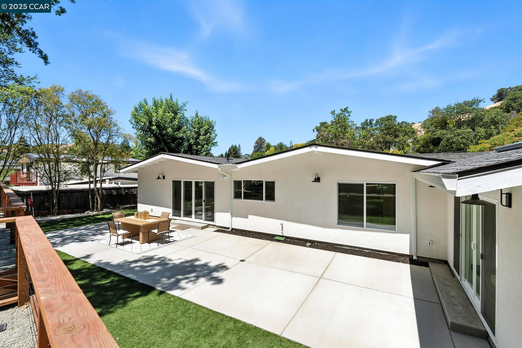 Detail Gallery Image 44 of 55 For 1717 Springbrook Rd, Lafayette,  CA 94549 - 4 Beds | 2 Baths