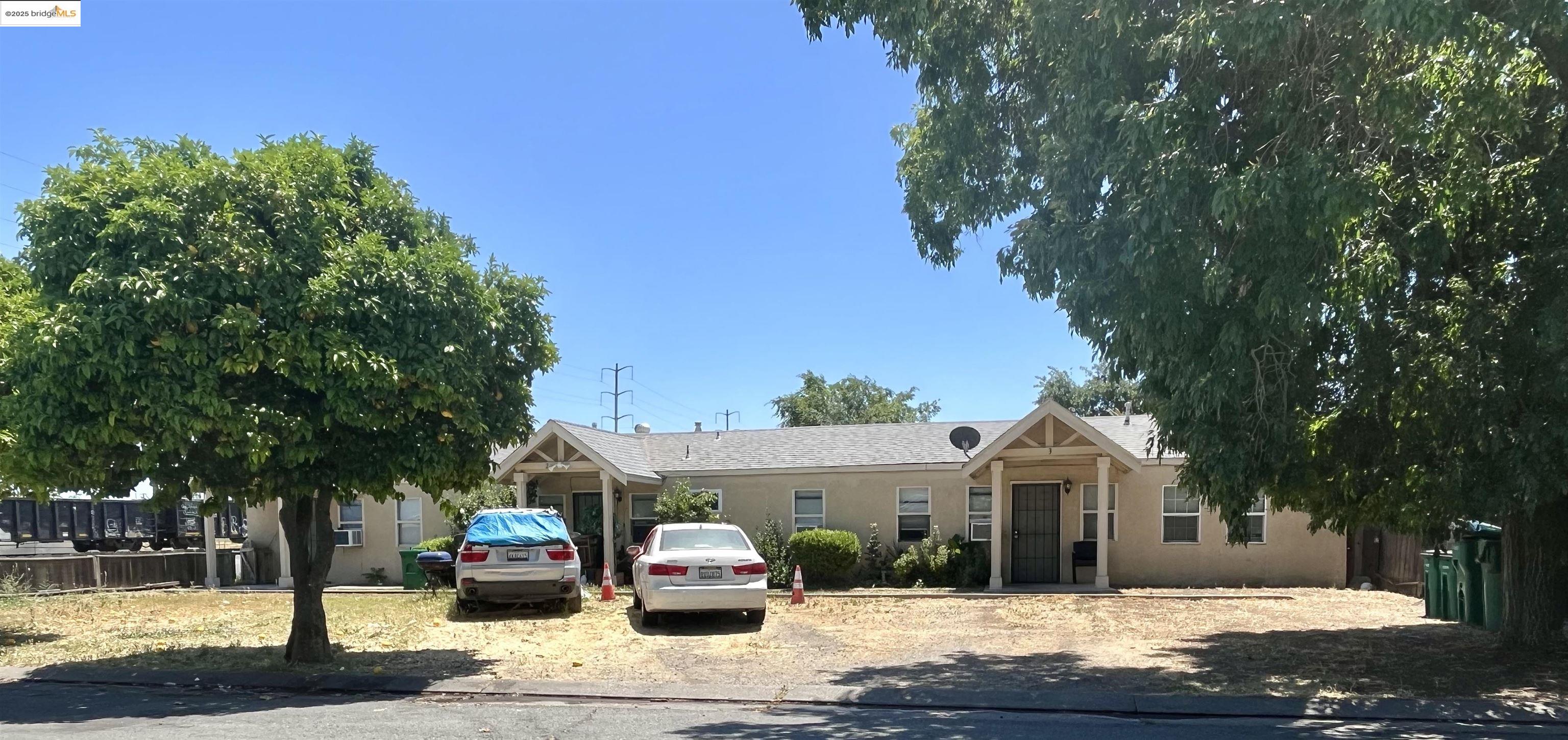 Detail Gallery Image 2 of 3 For 1932 Vicki Ln, Stockton,  CA 95205-4681 - – Beds | – Baths