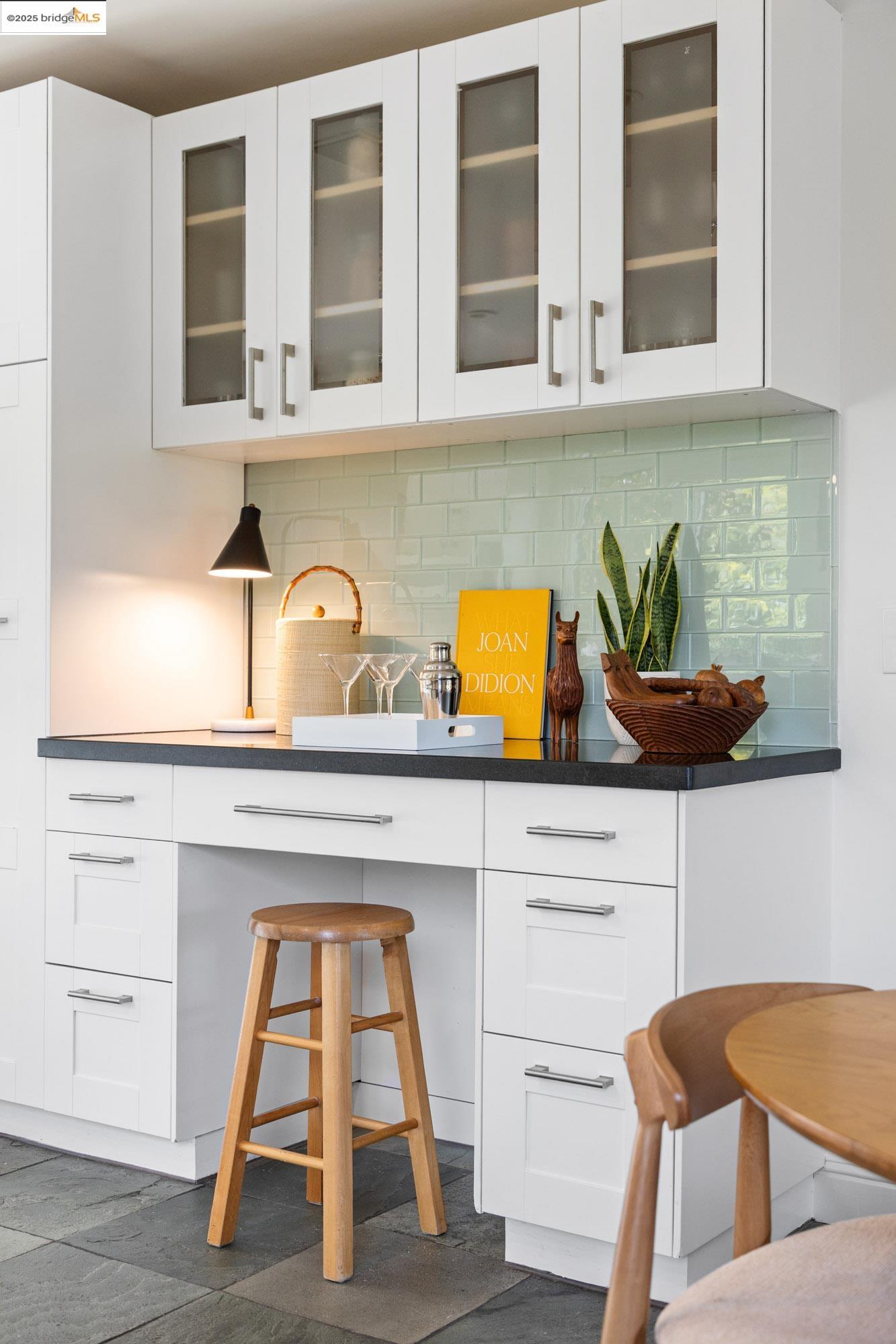 Detail Gallery Image 17 of 56 For 5671 Estates Dr, Oakland,  CA 94618 - 3 Beds | 2 Baths