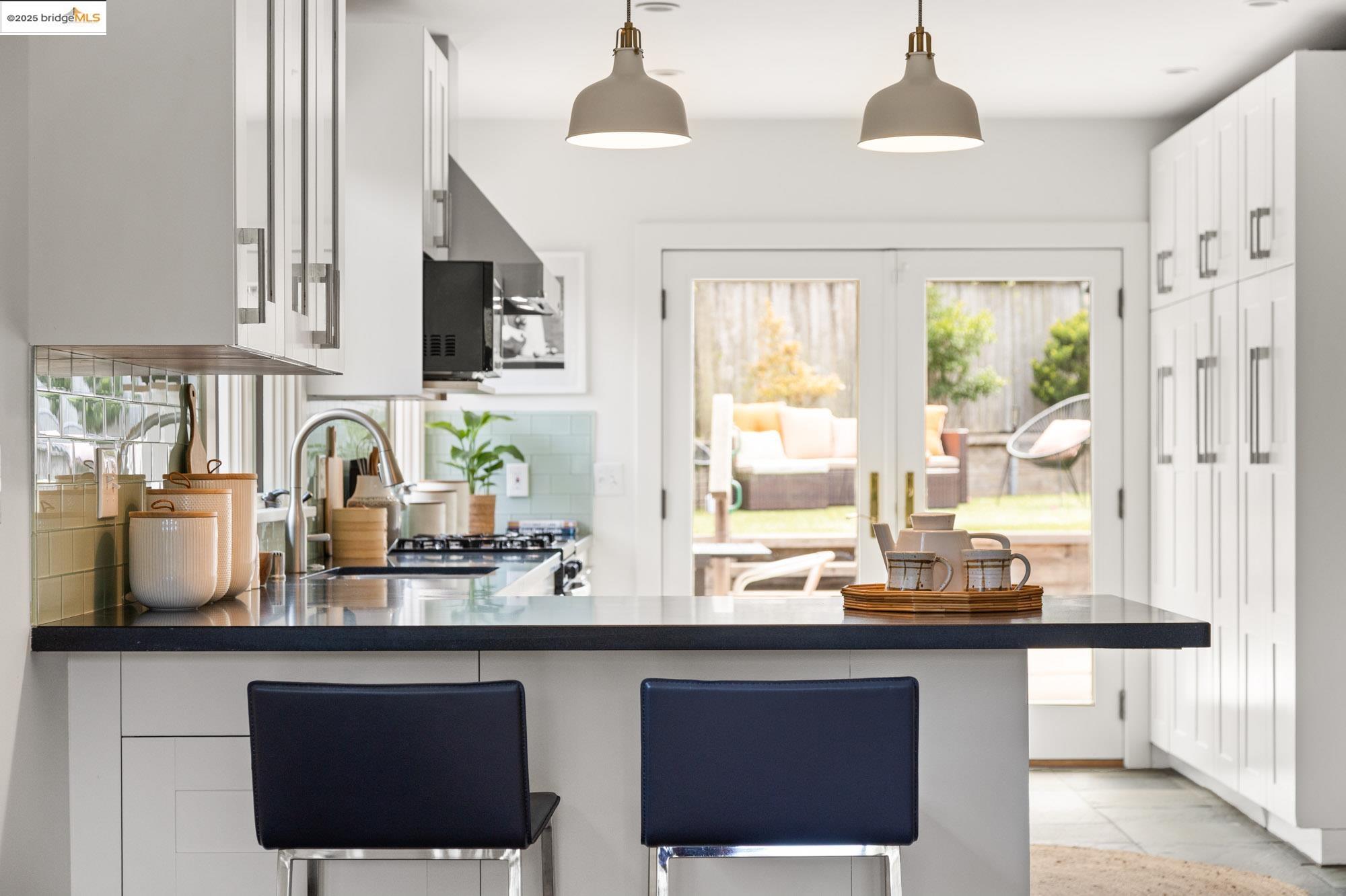 Detail Gallery Image 18 of 56 For 5671 Estates Dr, Oakland,  CA 94618 - 3 Beds | 2 Baths