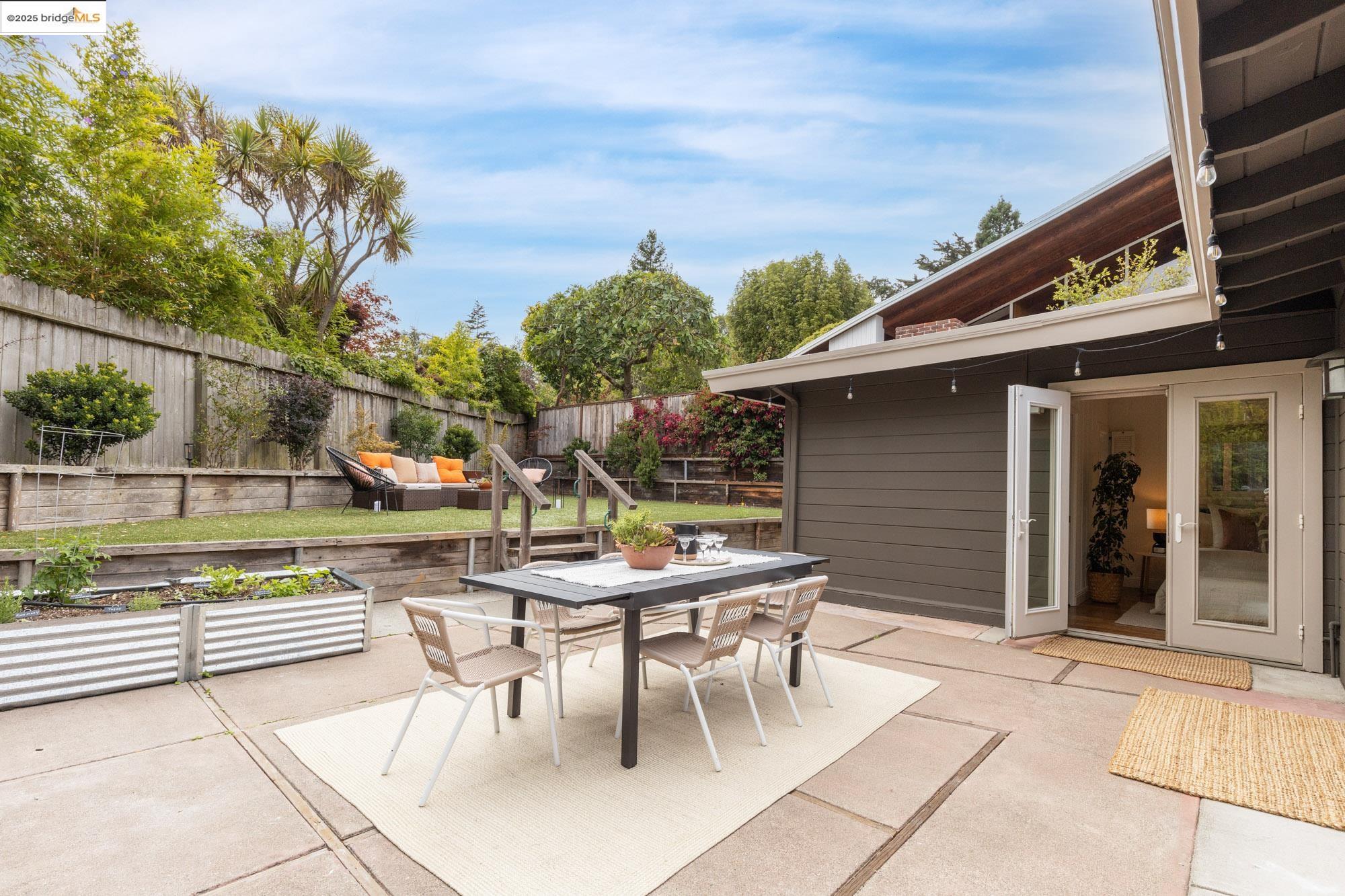 Detail Gallery Image 32 of 56 For 5671 Estates Dr, Oakland,  CA 94618 - 3 Beds | 2 Baths