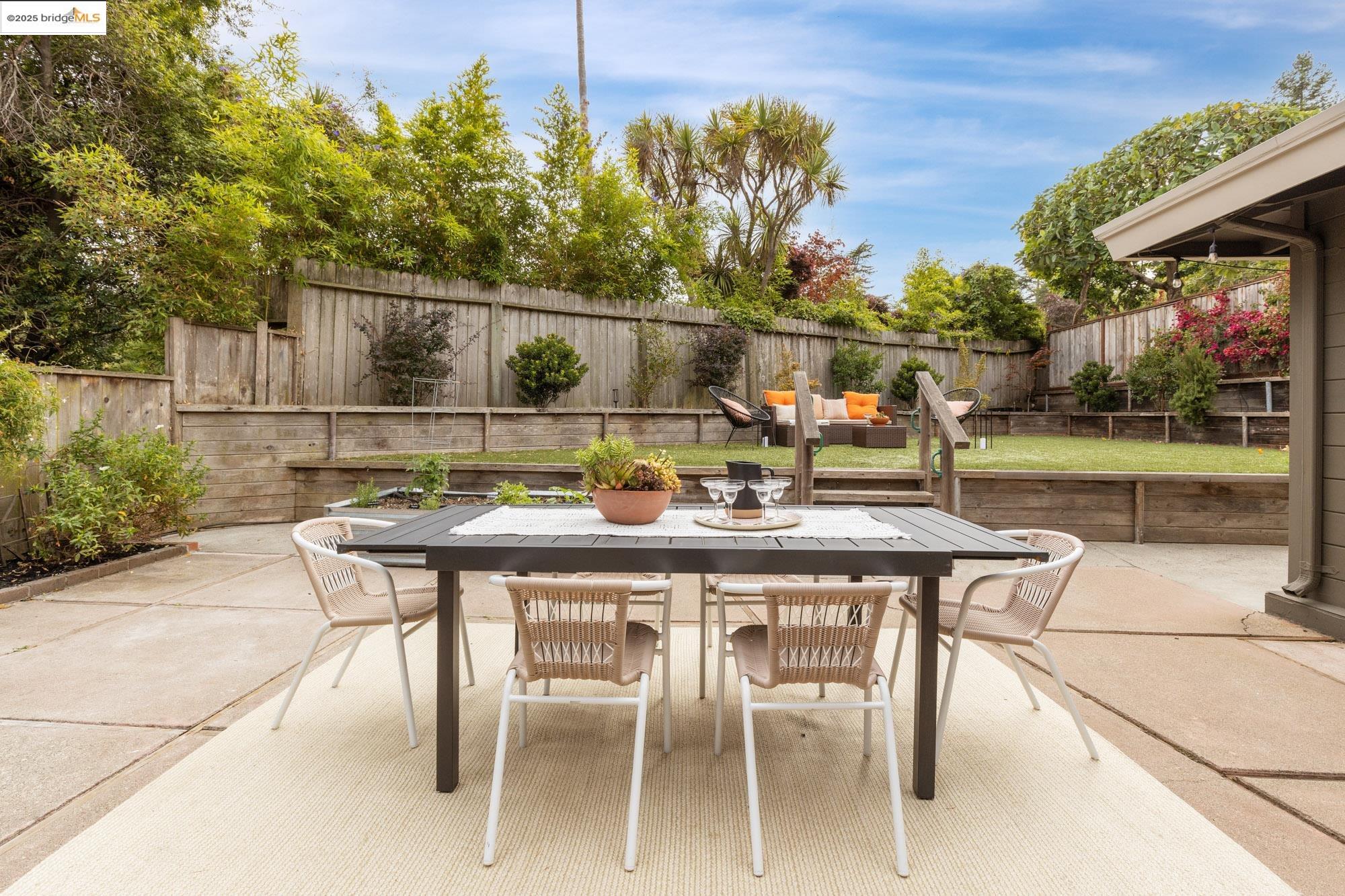 Detail Gallery Image 33 of 56 For 5671 Estates Dr, Oakland,  CA 94618 - 3 Beds | 2 Baths