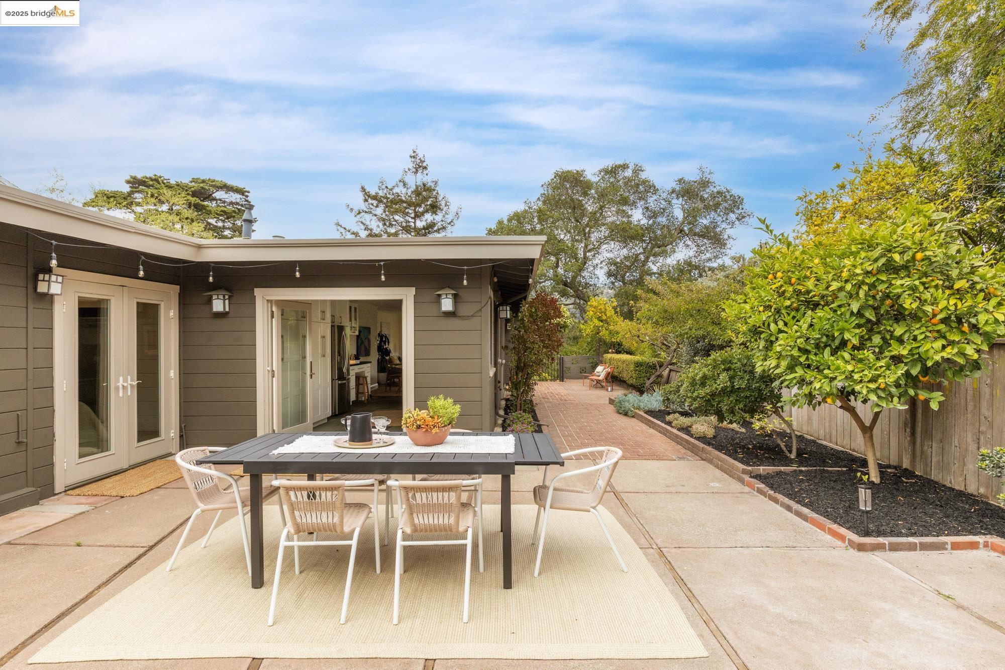 Detail Gallery Image 34 of 56 For 5671 Estates Dr, Oakland,  CA 94618 - 3 Beds | 2 Baths