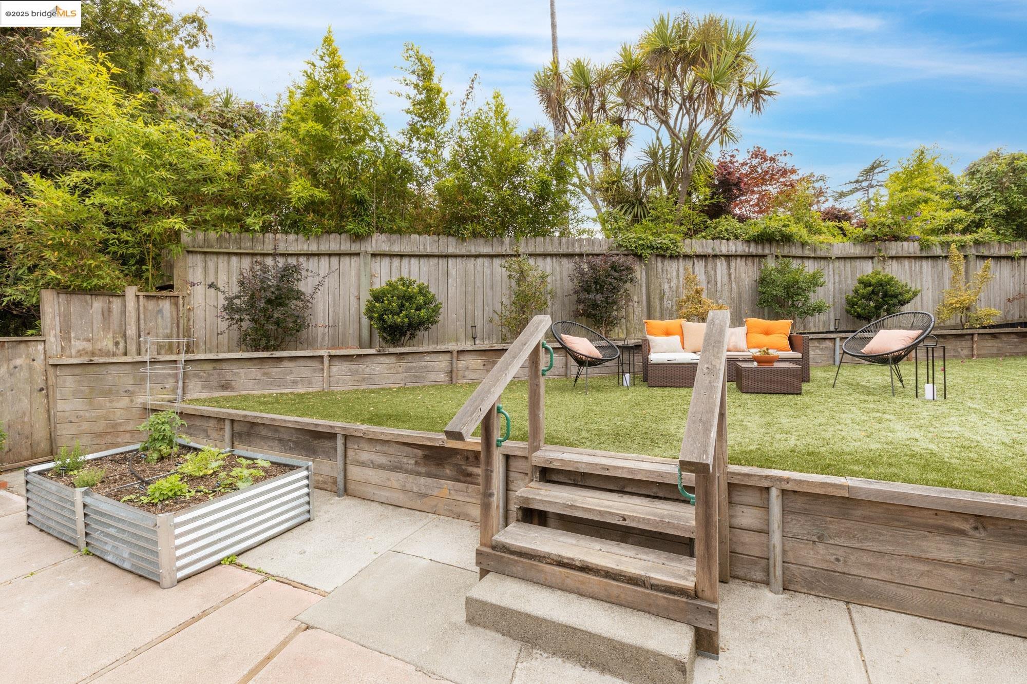 Detail Gallery Image 36 of 56 For 5671 Estates Dr, Oakland,  CA 94618 - 3 Beds | 2 Baths