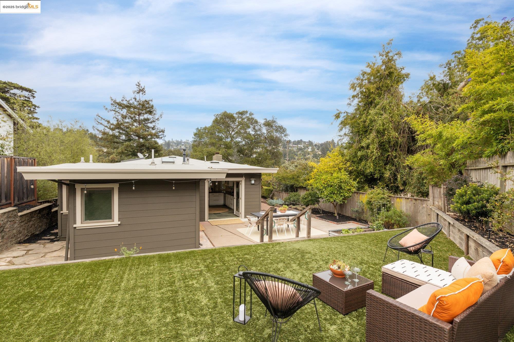 Detail Gallery Image 38 of 56 For 5671 Estates Dr, Oakland,  CA 94618 - 3 Beds | 2 Baths