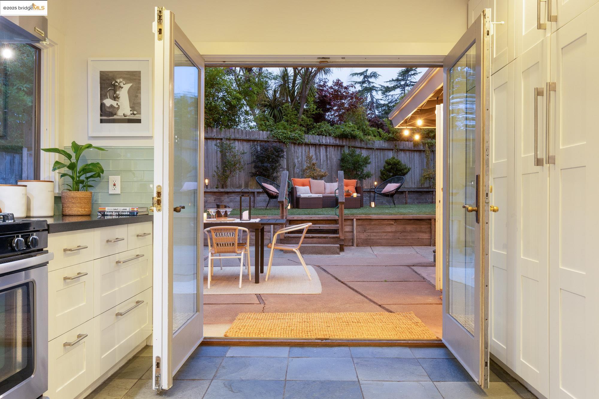 Detail Gallery Image 48 of 56 For 5671 Estates Dr, Oakland,  CA 94618 - 3 Beds | 2 Baths