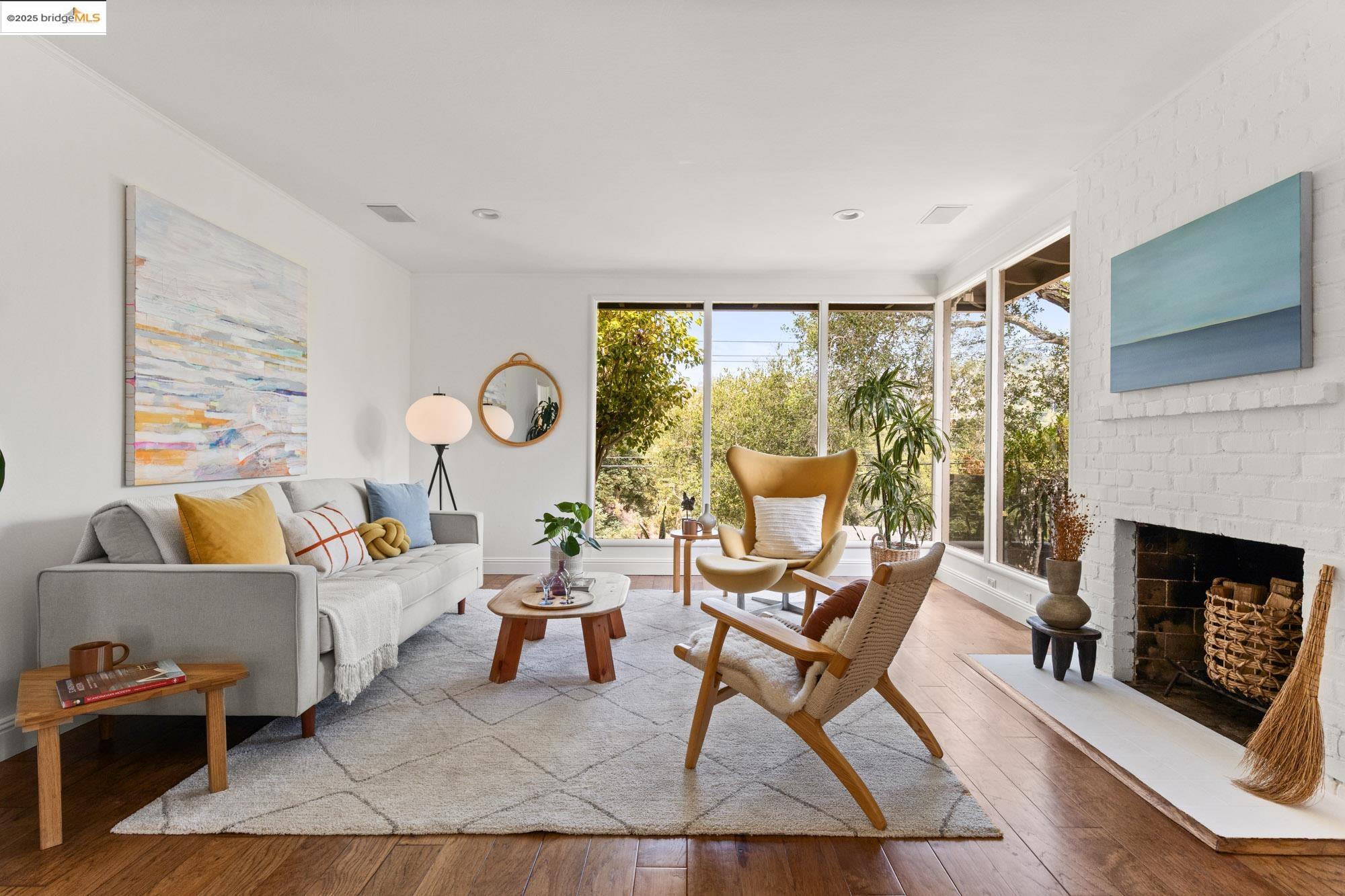 Detail Gallery Image 6 of 56 For 5671 Estates Dr, Oakland,  CA 94618 - 3 Beds | 2 Baths