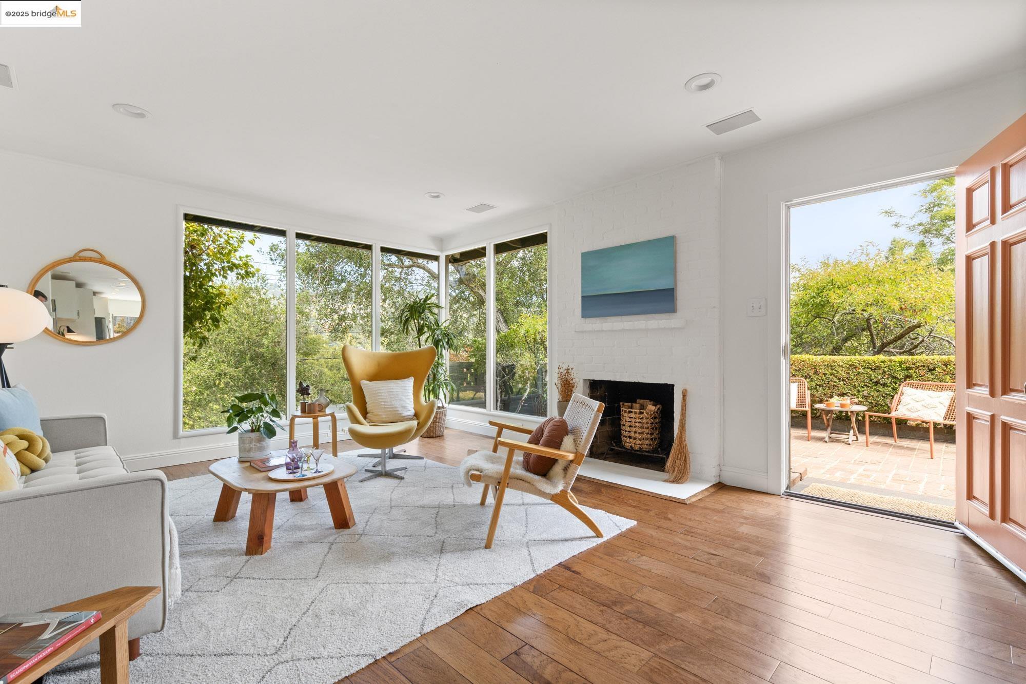 Detail Gallery Image 9 of 56 For 5671 Estates Dr, Oakland,  CA 94618 - 3 Beds | 2 Baths
