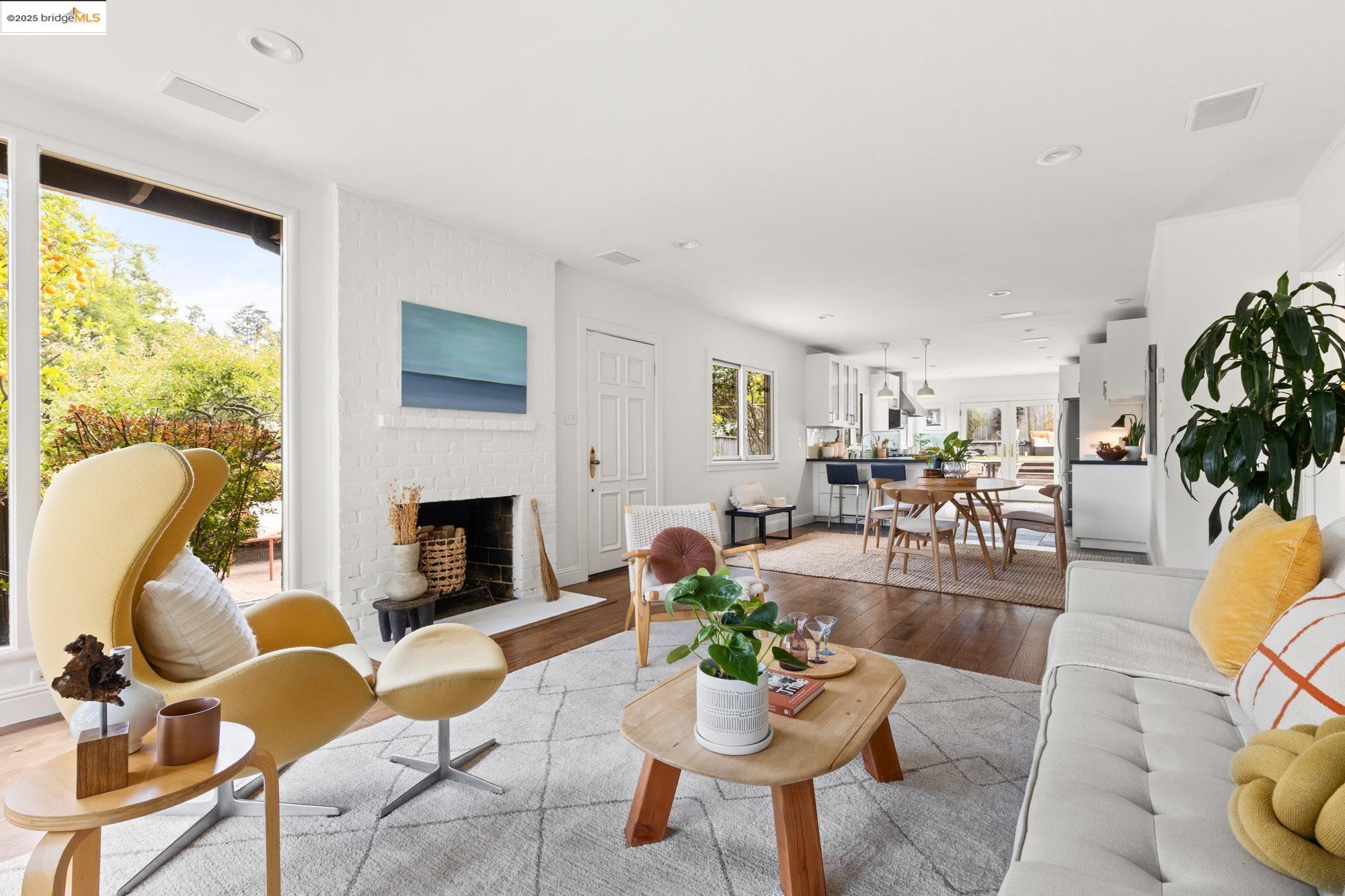 Detail Gallery Image 10 of 56 For 5671 Estates Dr, Oakland,  CA 94618 - 3 Beds | 2 Baths