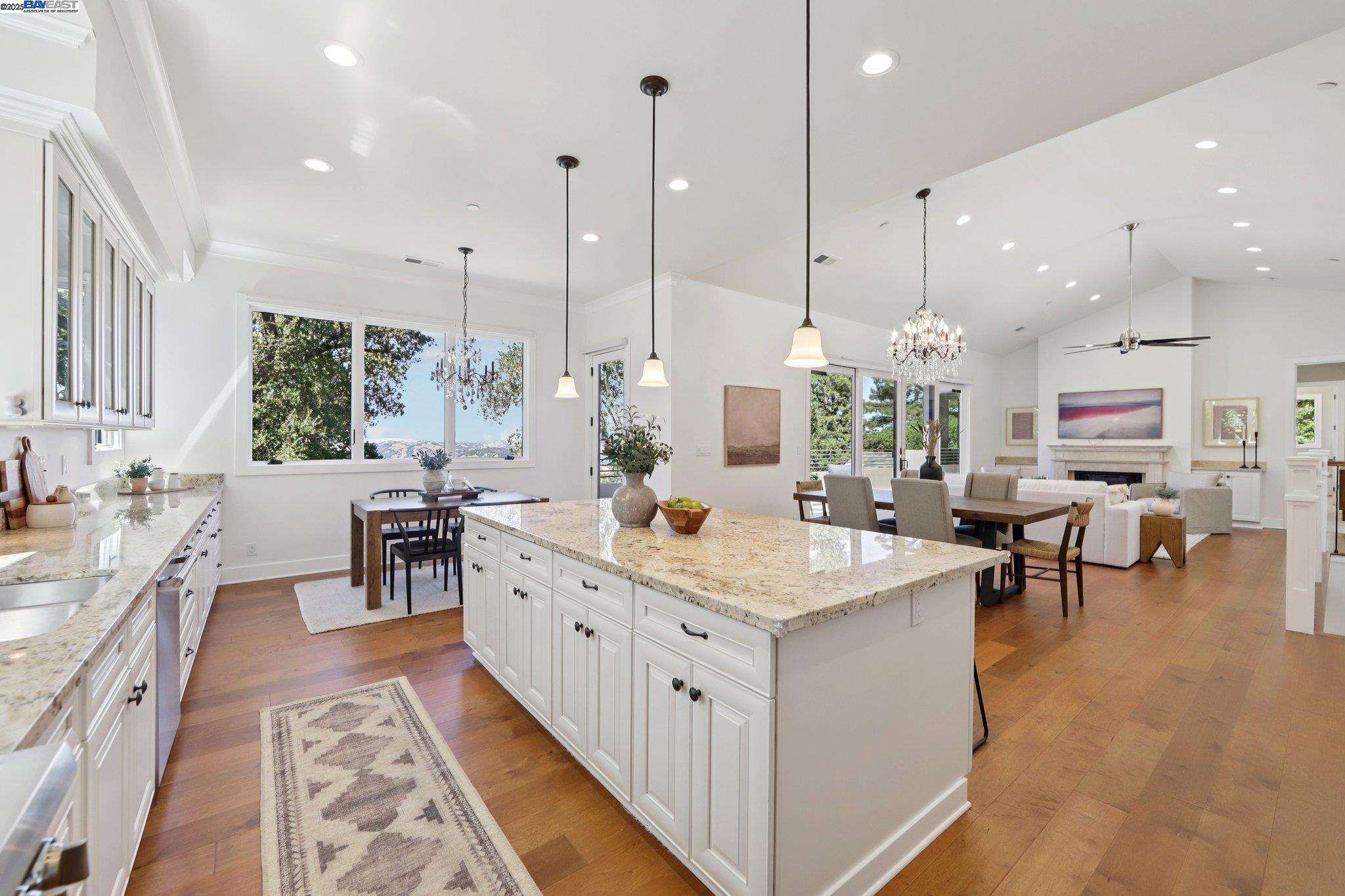 Detail Gallery Image 11 of 58 For 28 Vista Del Orinda, Orinda,  CA 94563 - 5 Beds | 5 Baths