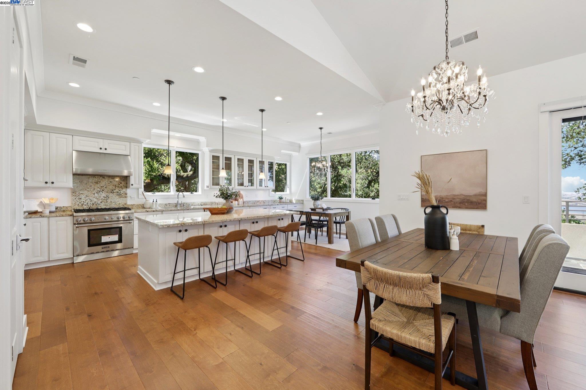 Detail Gallery Image 12 of 58 For 28 Vista Del Orinda, Orinda,  CA 94563 - 5 Beds | 5 Baths