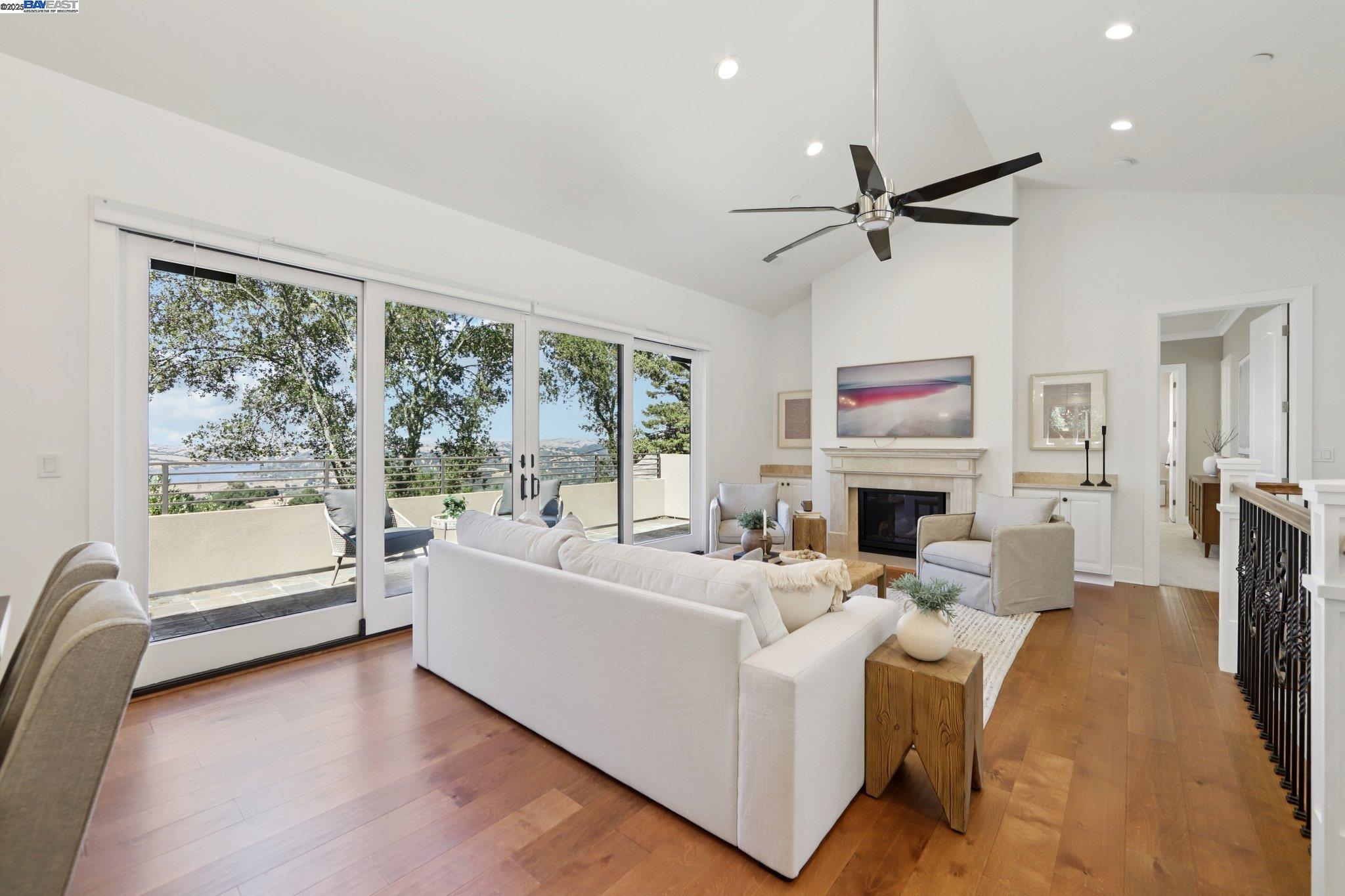 Detail Gallery Image 4 of 58 For 28 Vista Del Orinda, Orinda,  CA 94563 - 5 Beds | 5 Baths