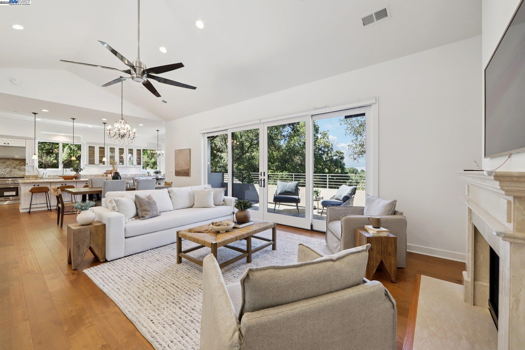 Detail Gallery Image 5 of 58 For 28 Vista Del Orinda, Orinda,  CA 94563 - 5 Beds | 5 Baths