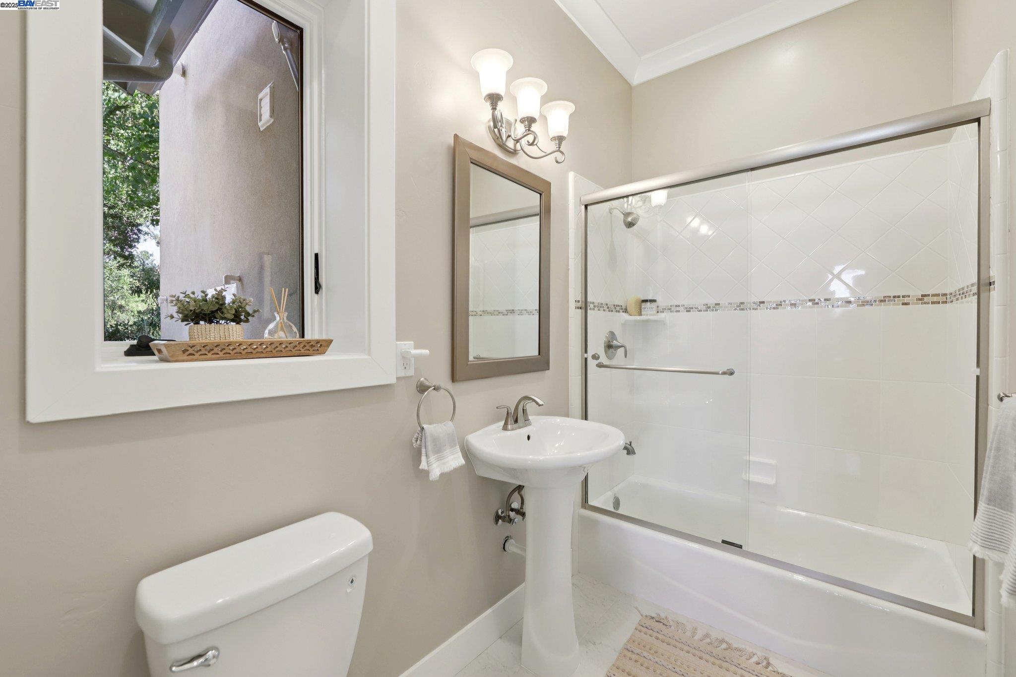 Detail Gallery Image 49 of 58 For 28 Vista Del Orinda, Orinda,  CA 94563 - 5 Beds | 5 Baths