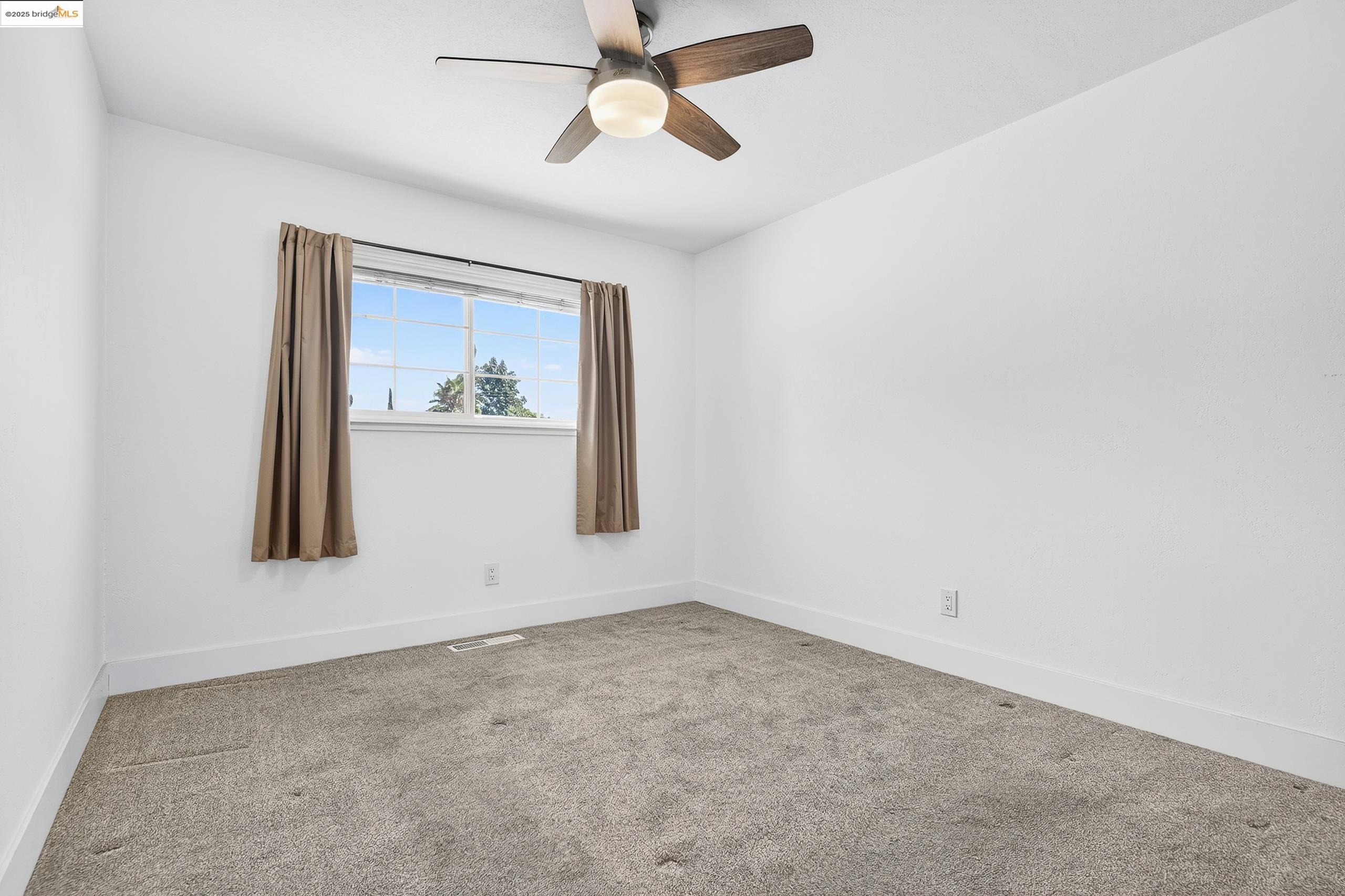 Detail Gallery Image 27 of 60 For 2215 Cunningham Dr, Fairfield,  CA 94533 - 4 Beds | 2 Baths