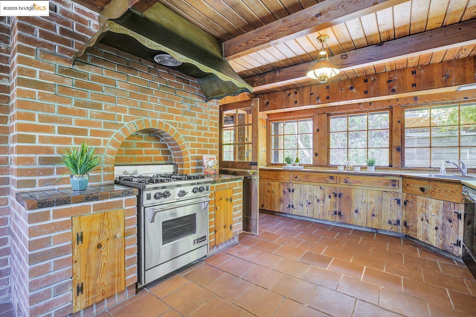 Detail Gallery Image 13 of 38 For 700 Coventry Rd, Kensington,  CA 94707 - 1 Beds | 1 Baths