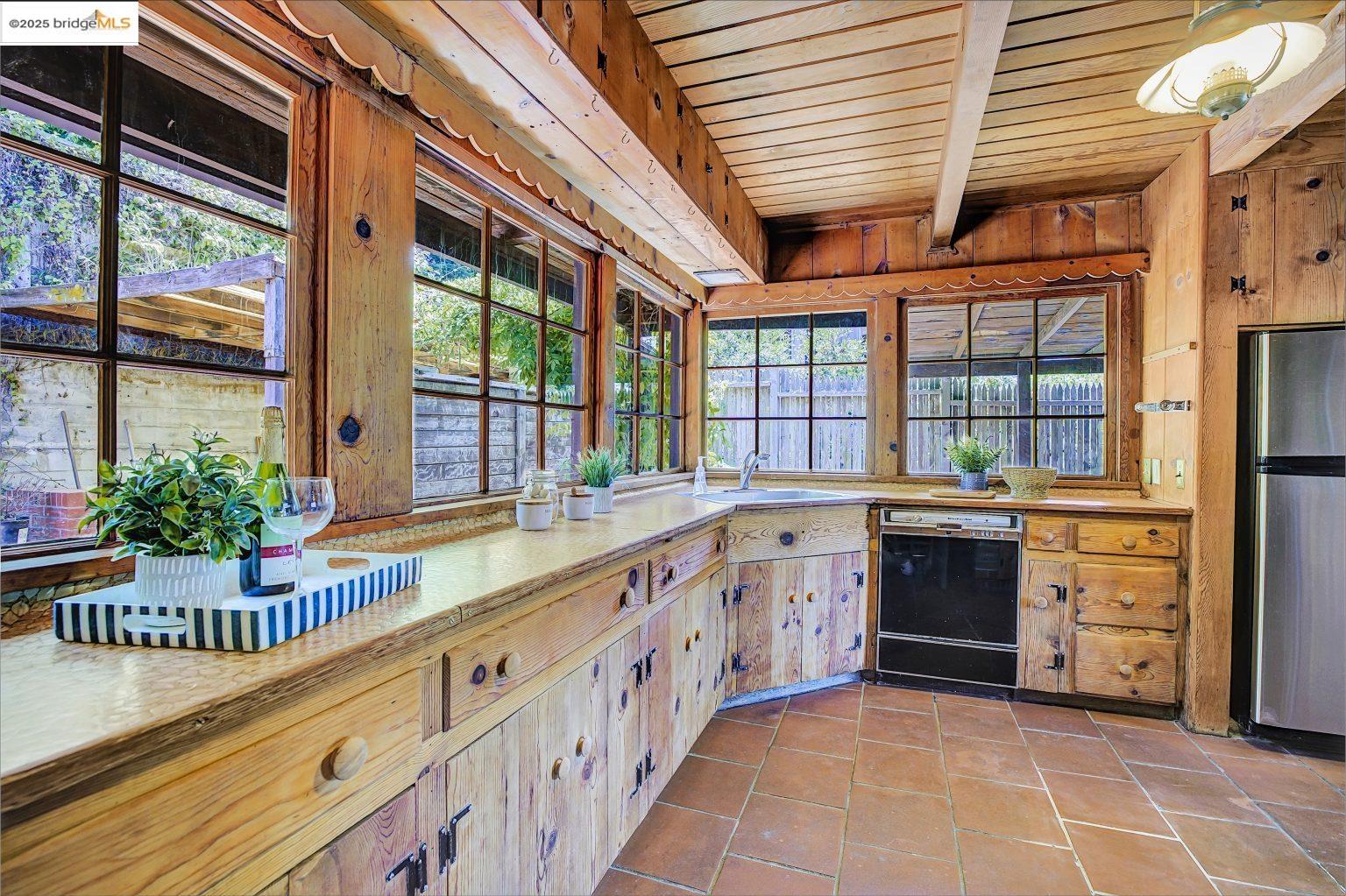 Detail Gallery Image 14 of 38 For 700 Coventry Rd, Kensington,  CA 94707 - 1 Beds | 1 Baths