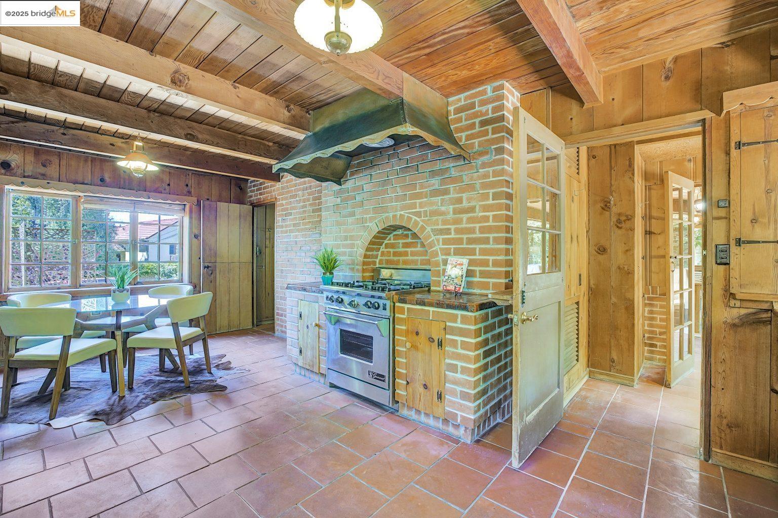 Detail Gallery Image 15 of 38 For 700 Coventry Rd, Kensington,  CA 94707 - 1 Beds | 1 Baths
