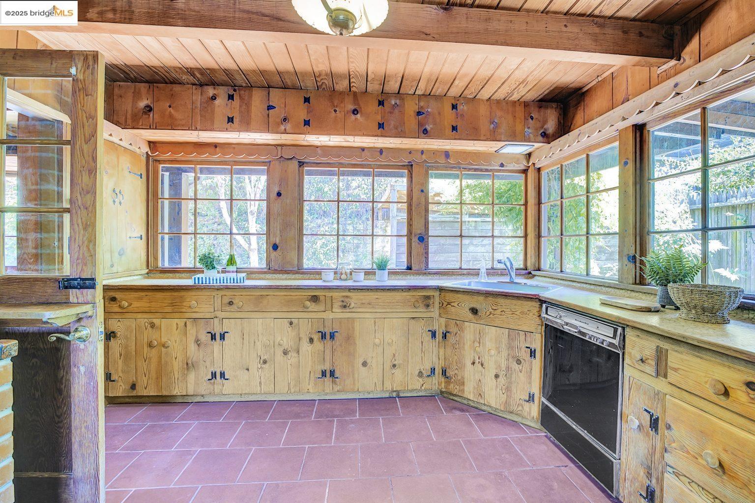 Detail Gallery Image 16 of 38 For 700 Coventry Rd, Kensington,  CA 94707 - 1 Beds | 1 Baths