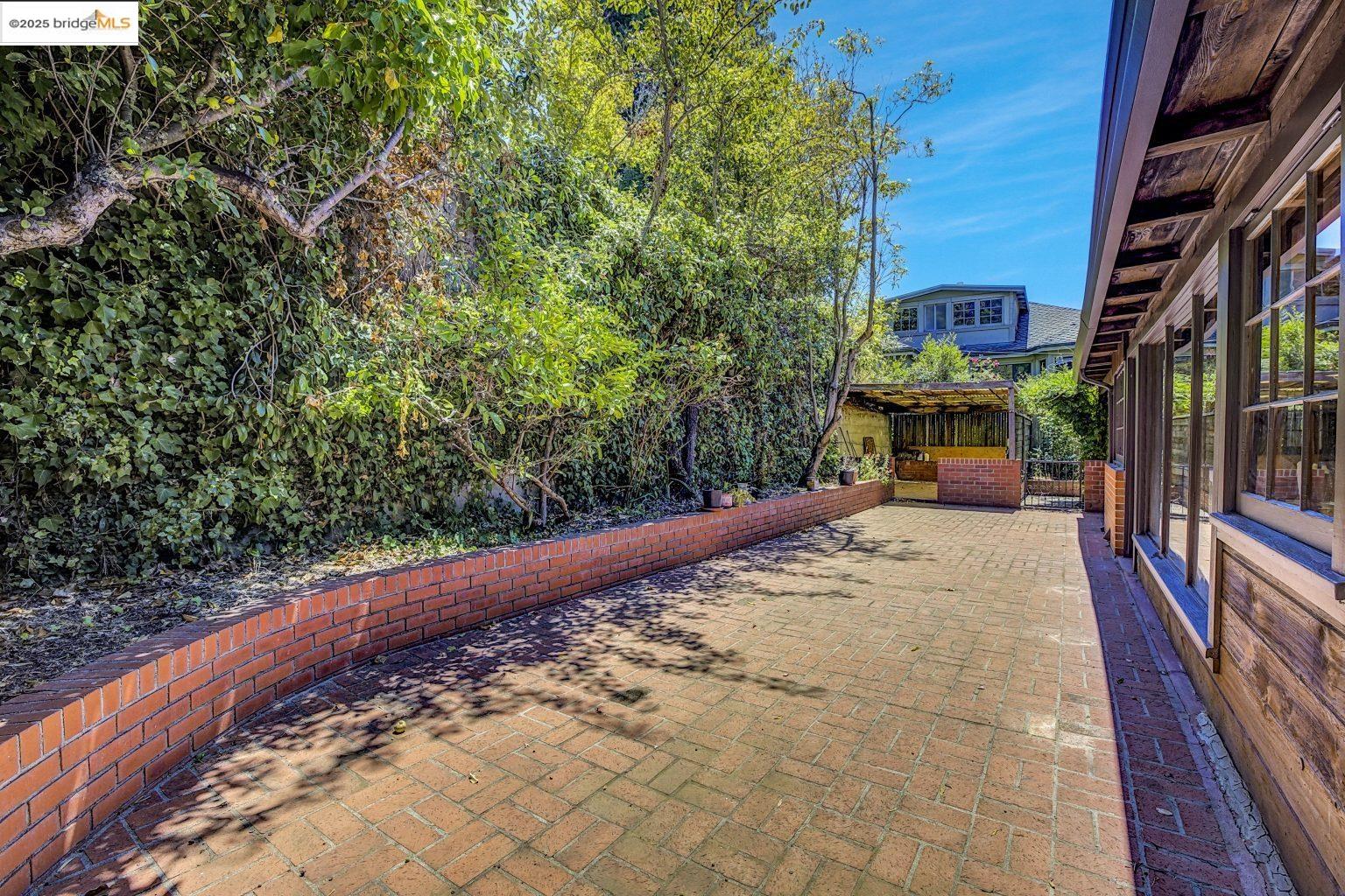 Detail Gallery Image 27 of 38 For 700 Coventry Rd, Kensington,  CA 94707 - 1 Beds | 1 Baths