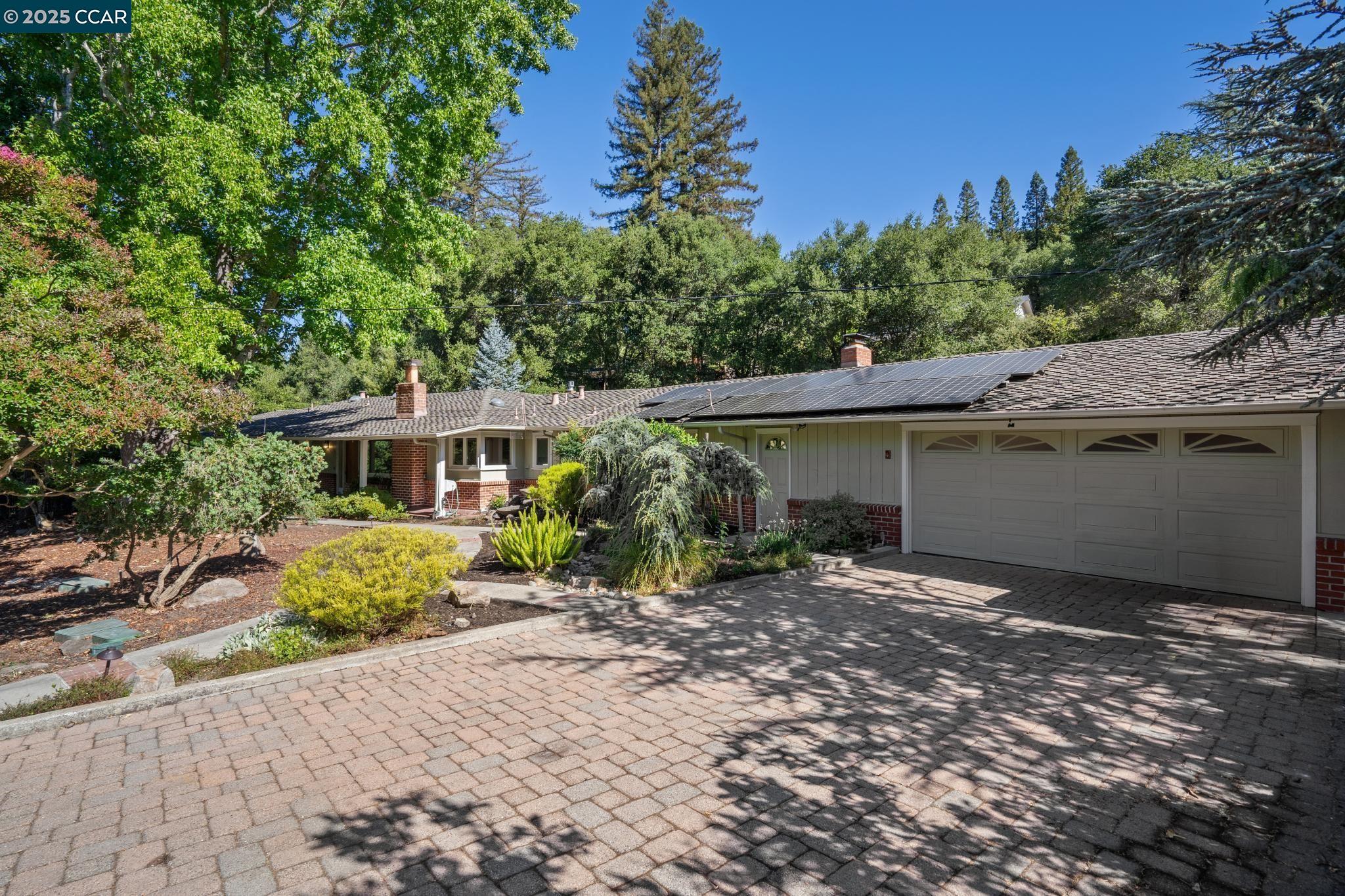 Detail Gallery Image 1 of 50 For 9 Lind Ct, Orinda,  CA 94563 - 4 Beds | 2/1 Baths
