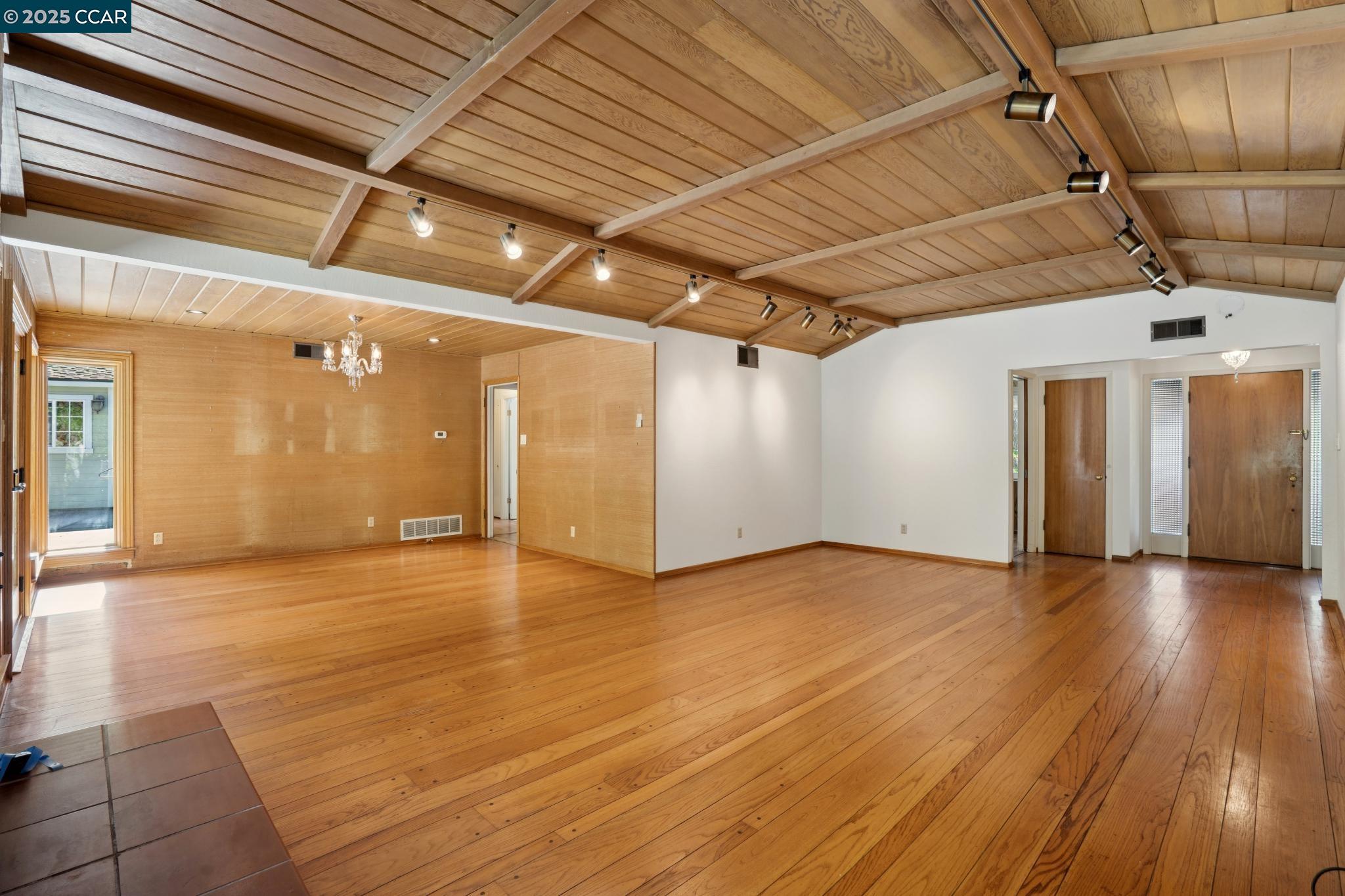 Detail Gallery Image 13 of 50 For 9 Lind Ct, Orinda,  CA 94563 - 4 Beds | 2/1 Baths