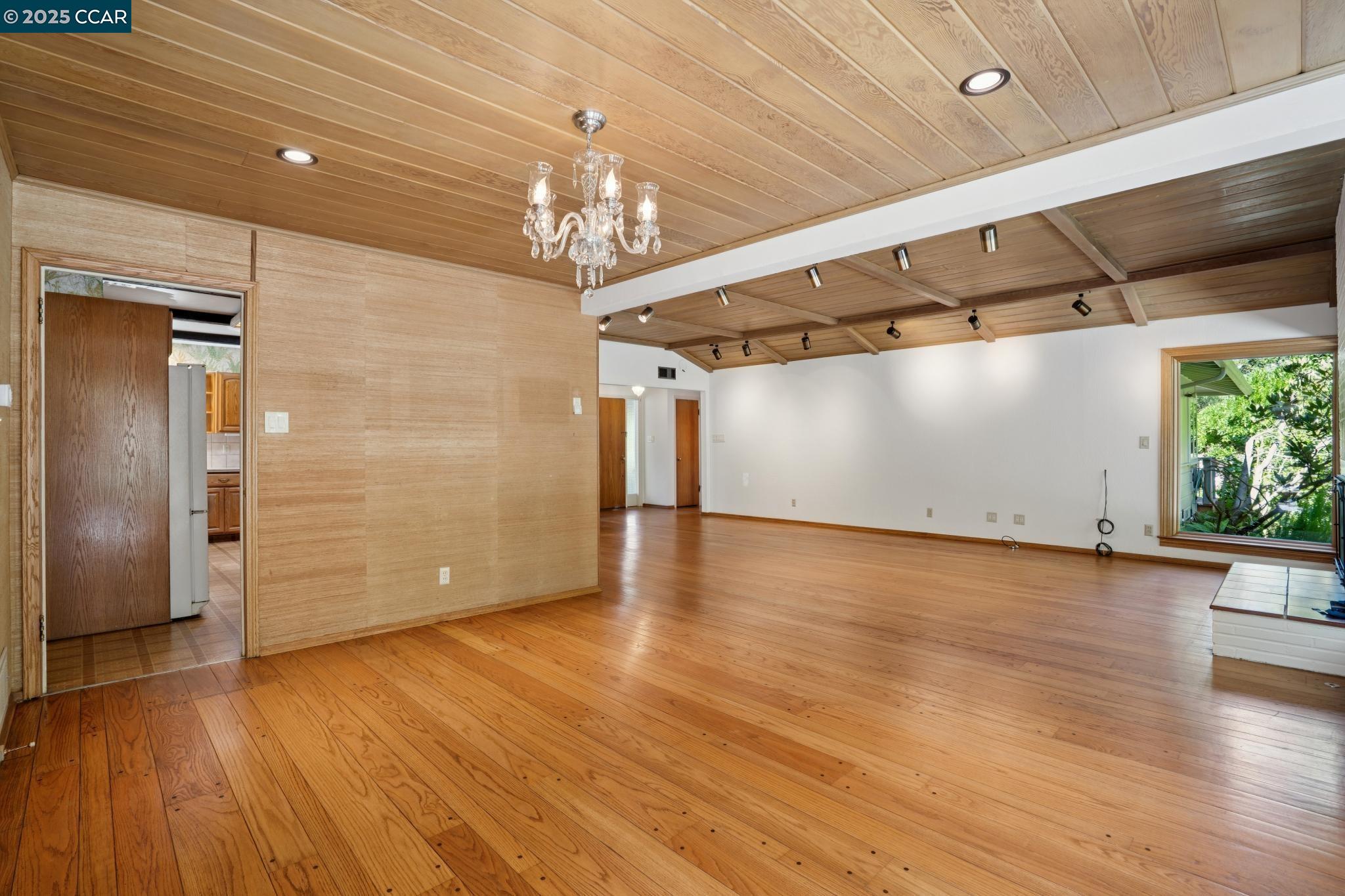 Detail Gallery Image 16 of 50 For 9 Lind Ct, Orinda,  CA 94563 - 4 Beds | 2/1 Baths