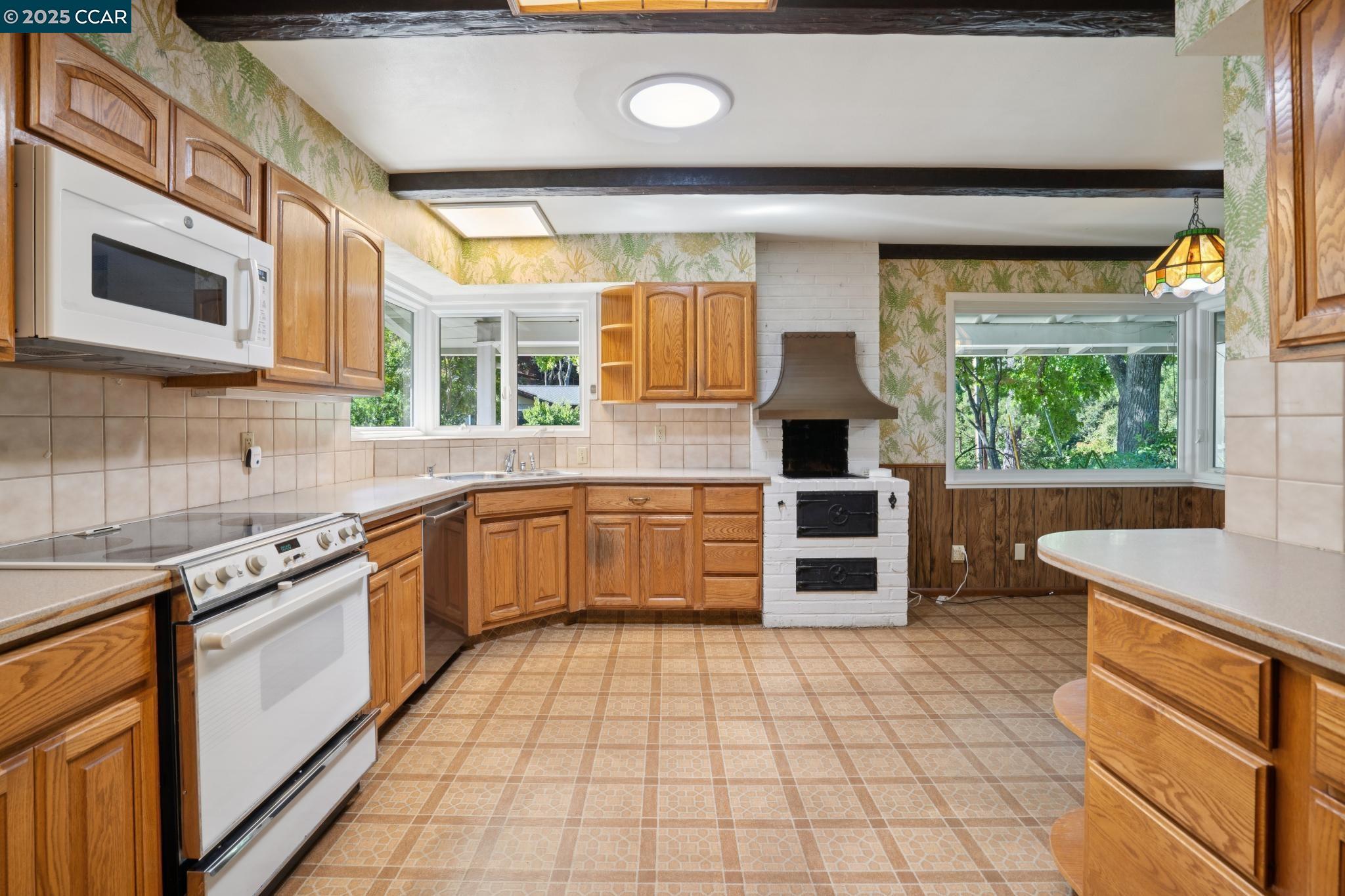Detail Gallery Image 17 of 50 For 9 Lind Ct, Orinda,  CA 94563 - 4 Beds | 2/1 Baths