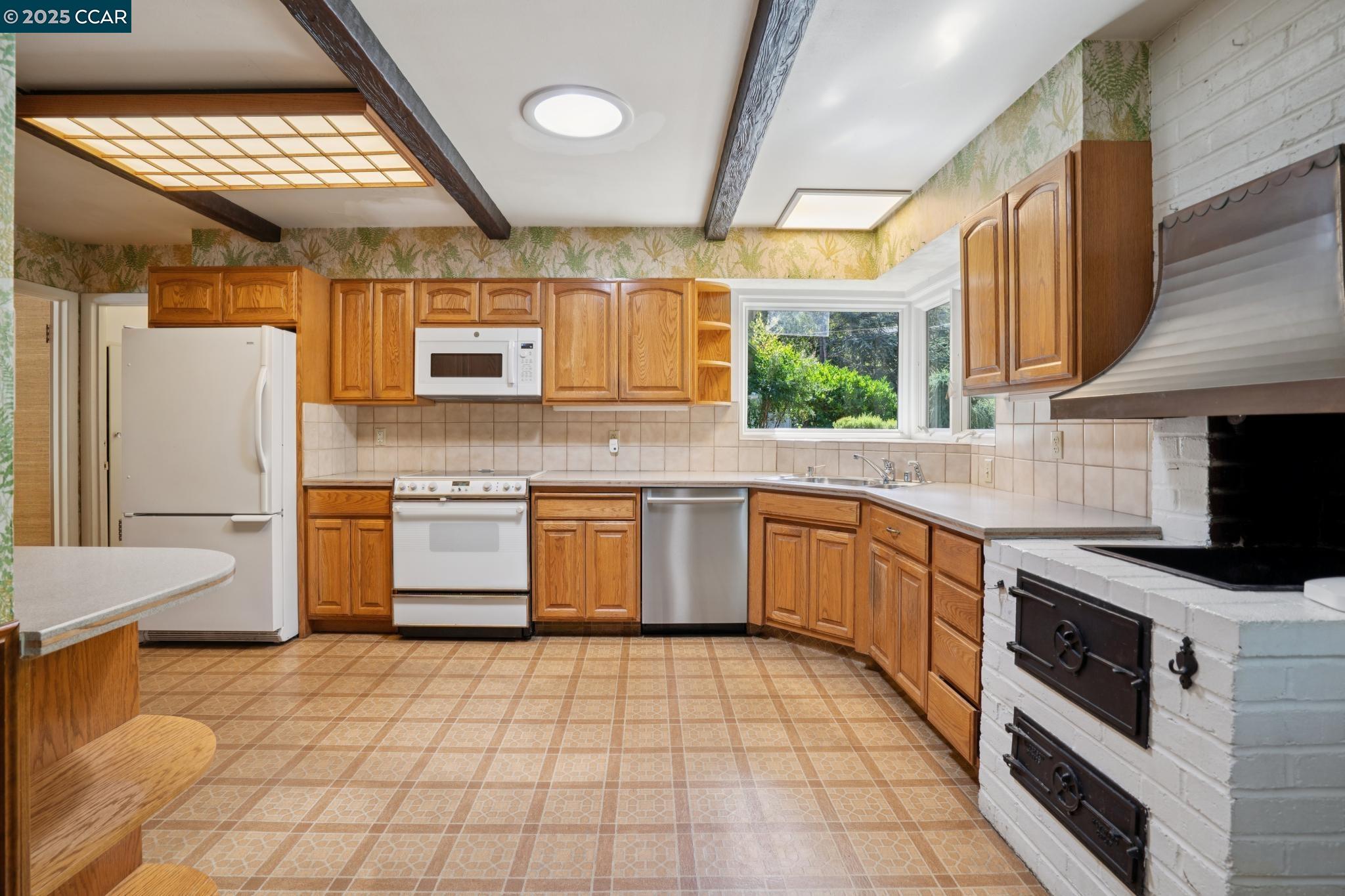 Detail Gallery Image 18 of 50 For 9 Lind Ct, Orinda,  CA 94563 - 4 Beds | 2/1 Baths