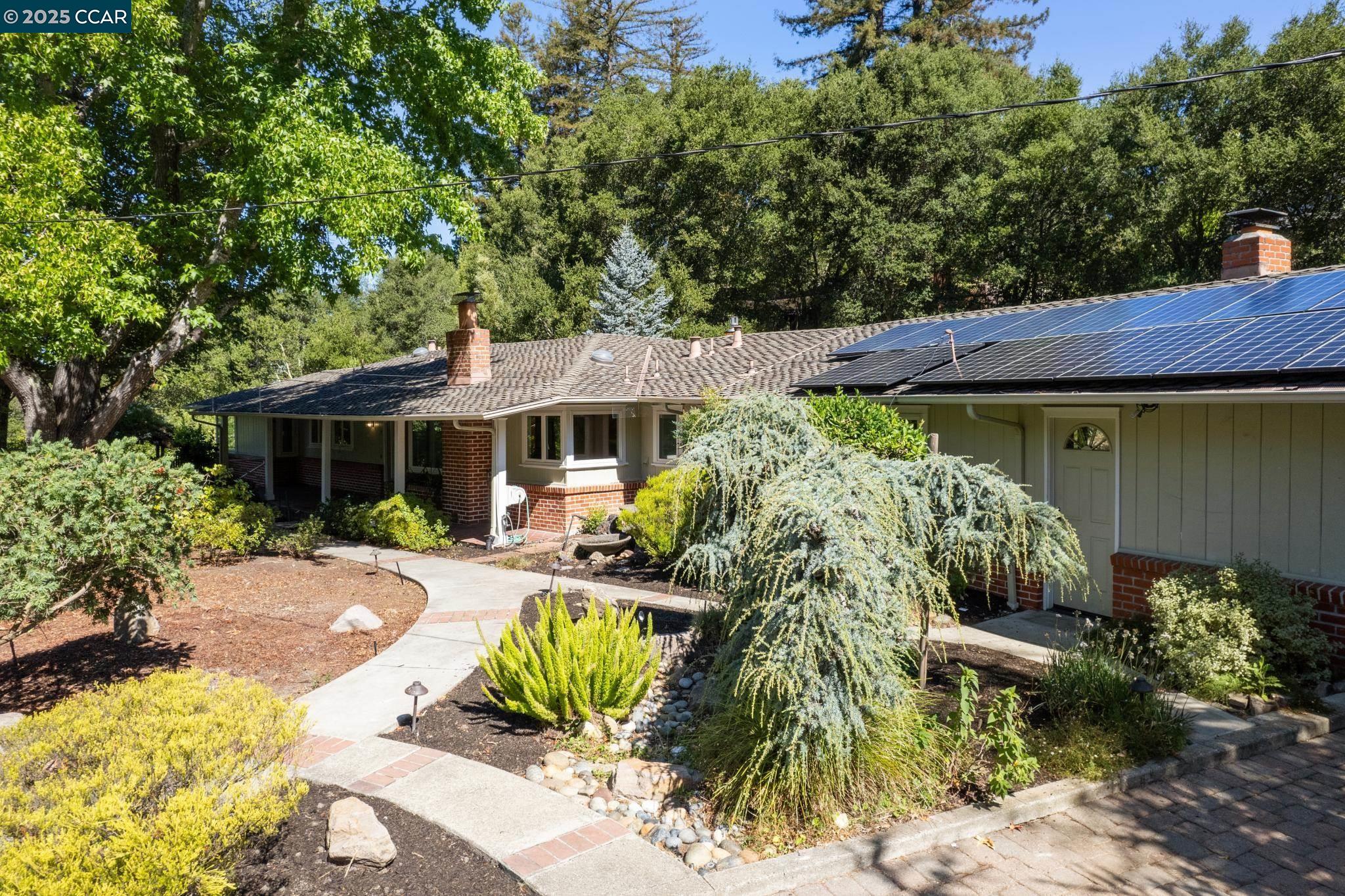 Detail Gallery Image 4 of 50 For 9 Lind Ct, Orinda,  CA 94563 - 4 Beds | 2/1 Baths