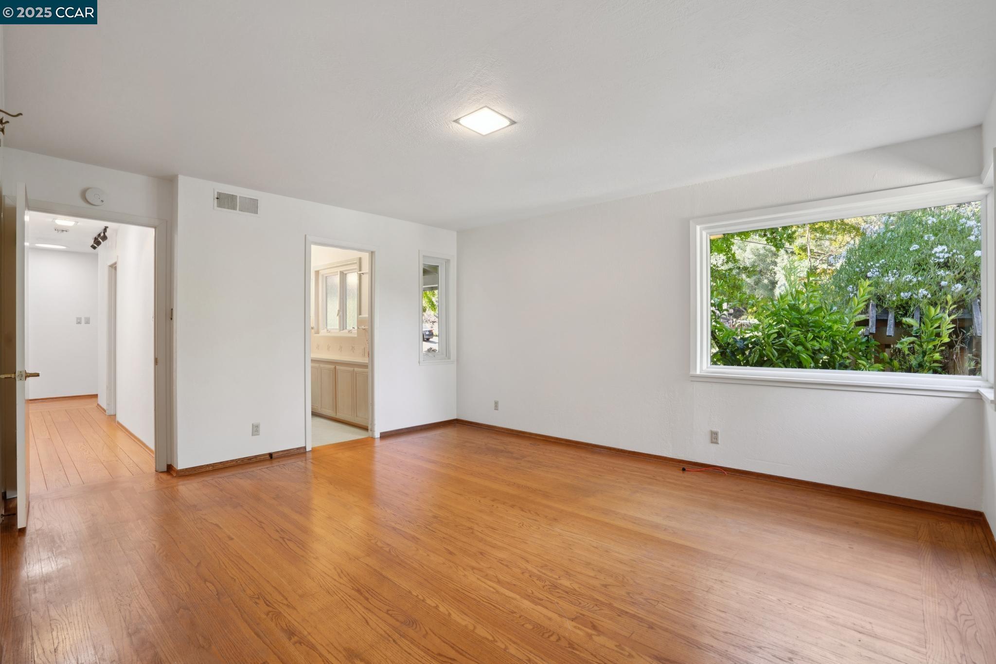 Detail Gallery Image 28 of 50 For 9 Lind Ct, Orinda,  CA 94563 - 4 Beds | 2/1 Baths