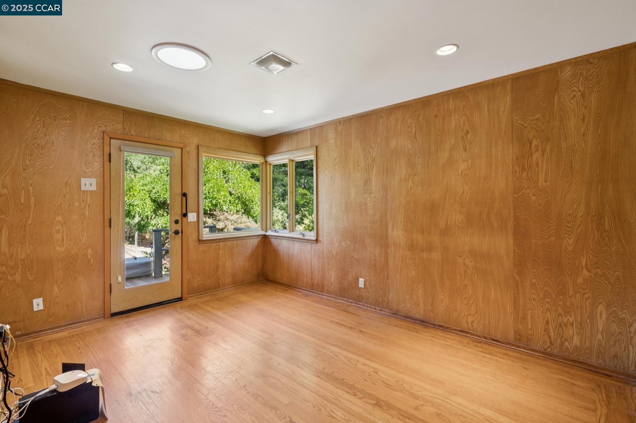 Detail Gallery Image 30 of 50 For 9 Lind Ct, Orinda,  CA 94563 - 4 Beds | 2/1 Baths