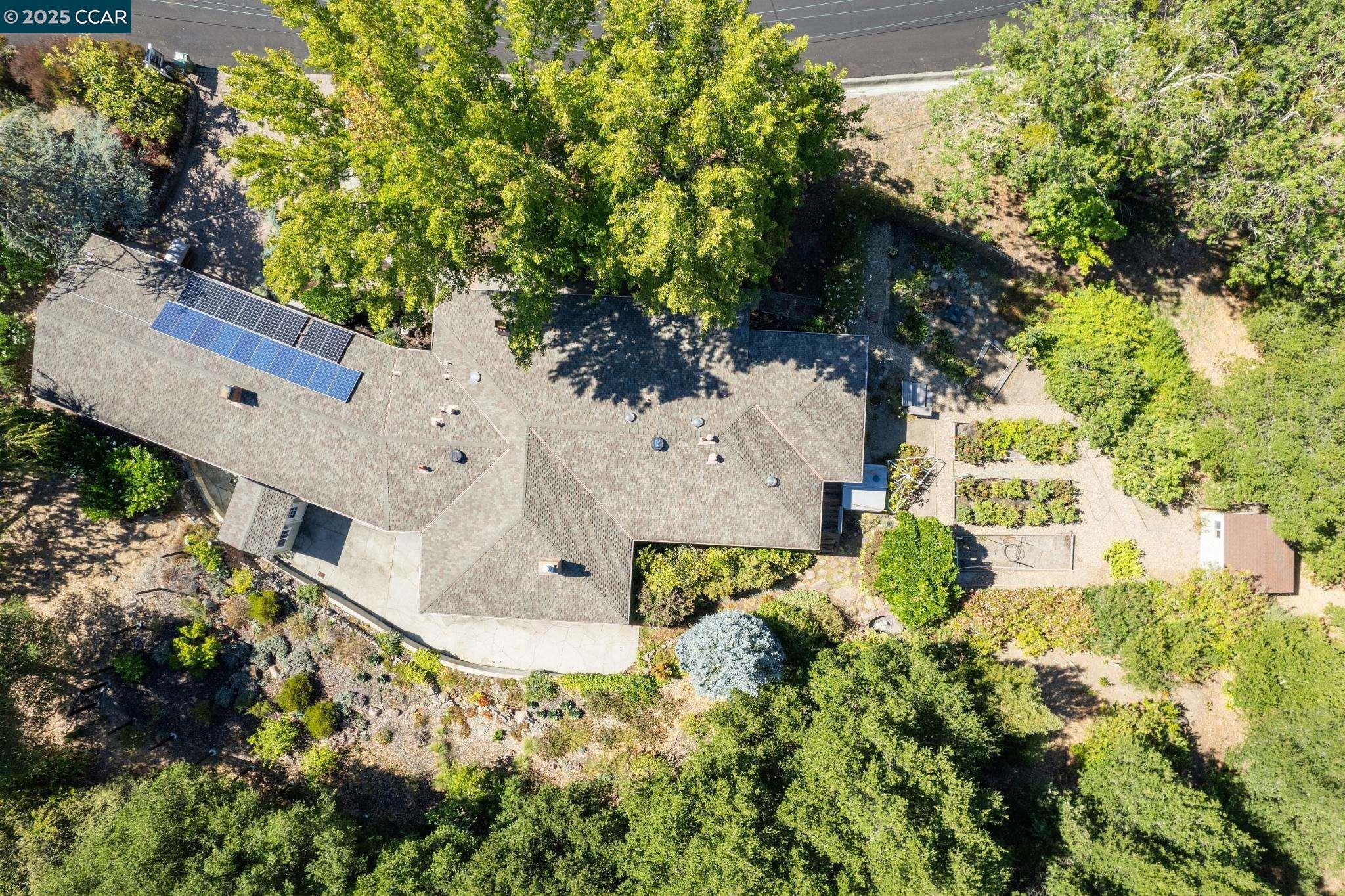 Detail Gallery Image 5 of 50 For 9 Lind Ct, Orinda,  CA 94563 - 4 Beds | 2/1 Baths
