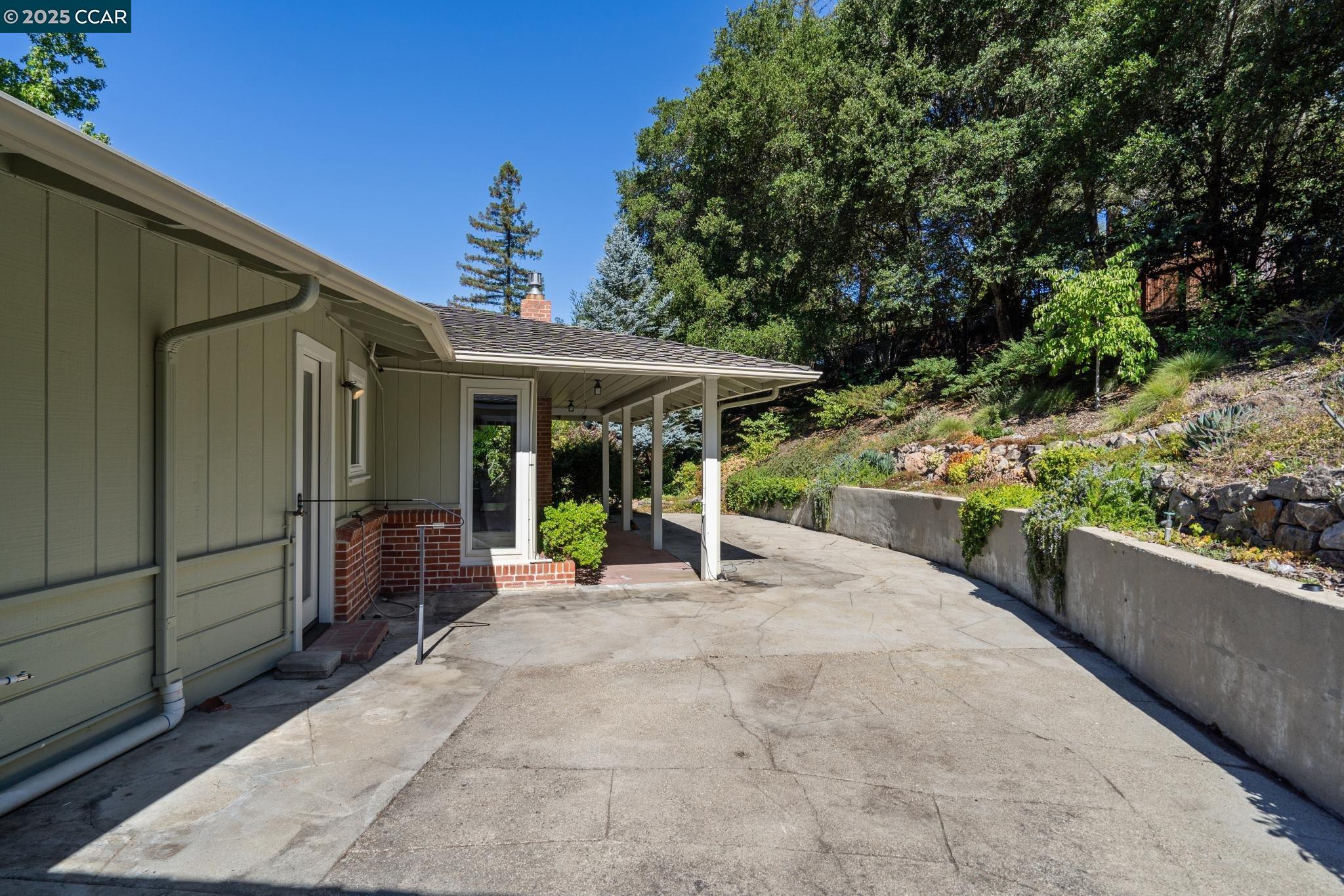 Detail Gallery Image 43 of 50 For 9 Lind Ct, Orinda,  CA 94563 - 4 Beds | 2/1 Baths