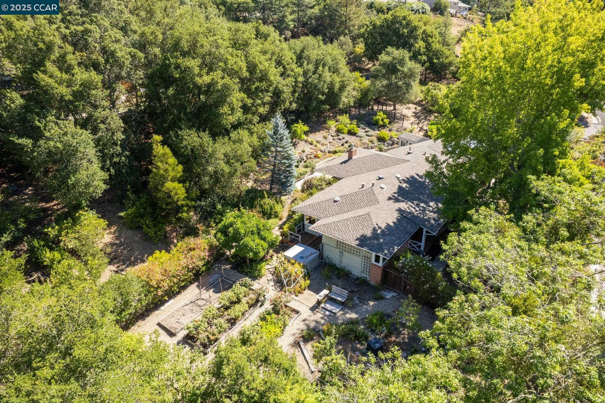 Detail Gallery Image 9 of 50 For 9 Lind Ct, Orinda,  CA 94563 - 4 Beds | 2/1 Baths
