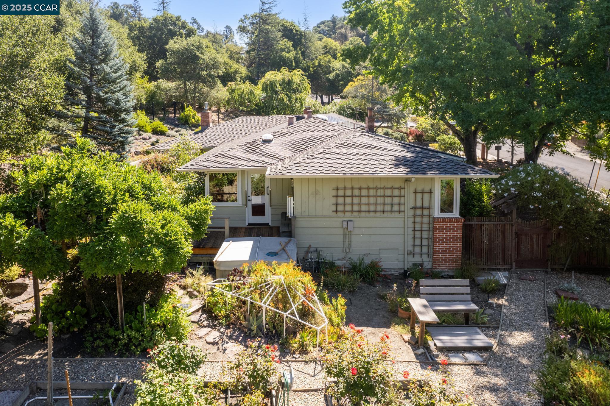 Detail Gallery Image 10 of 50 For 9 Lind Ct, Orinda,  CA 94563 - 4 Beds | 2/1 Baths