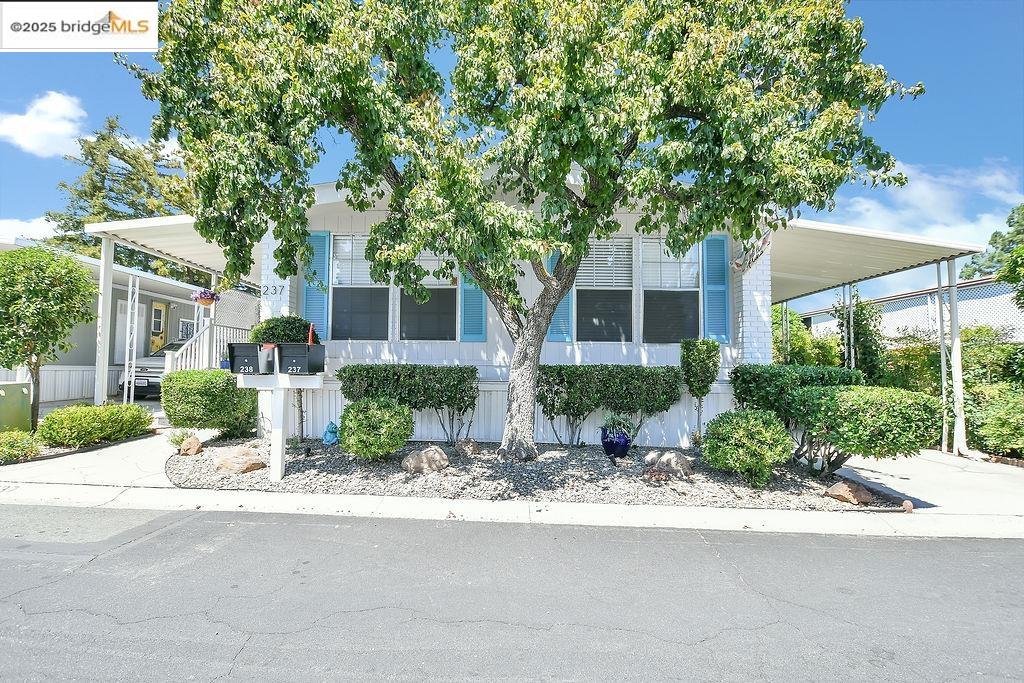 Detail Gallery Image 1 of 36 For 237 Aloha Way, Pittsburg,  CA 94565-9999 - 2 Beds | 2 Baths