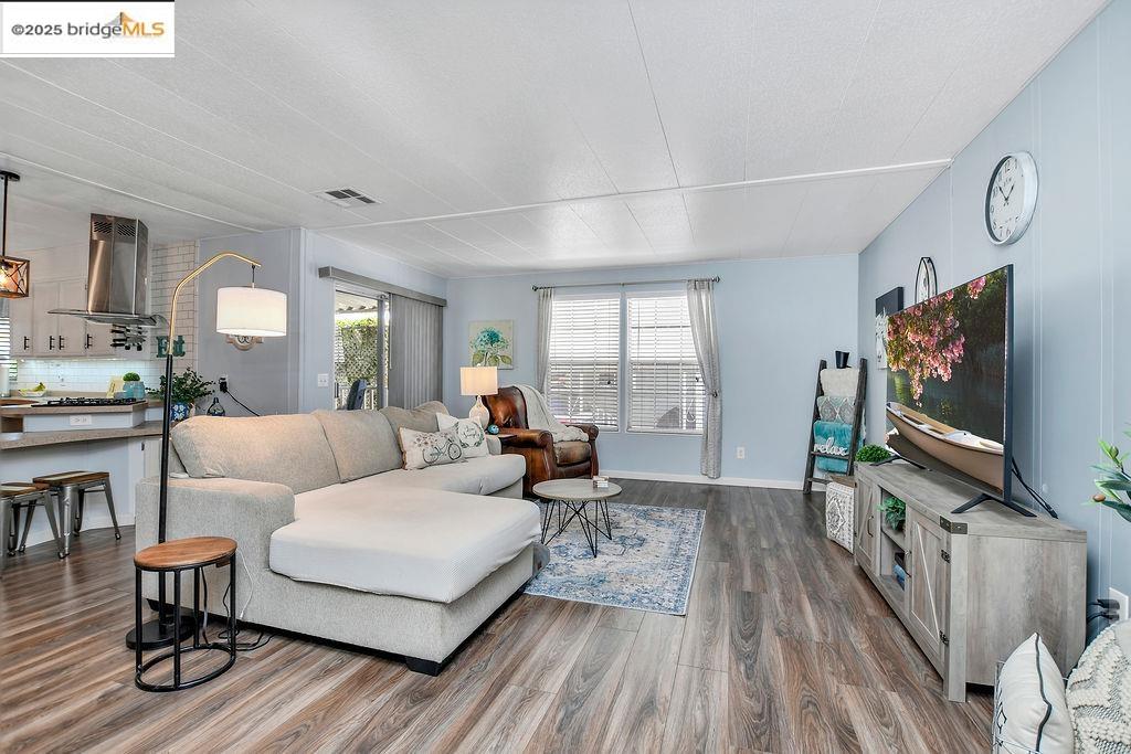 Detail Gallery Image 12 of 36 For 237 Aloha Way, Pittsburg,  CA 94565-9999 - 2 Beds | 2 Baths