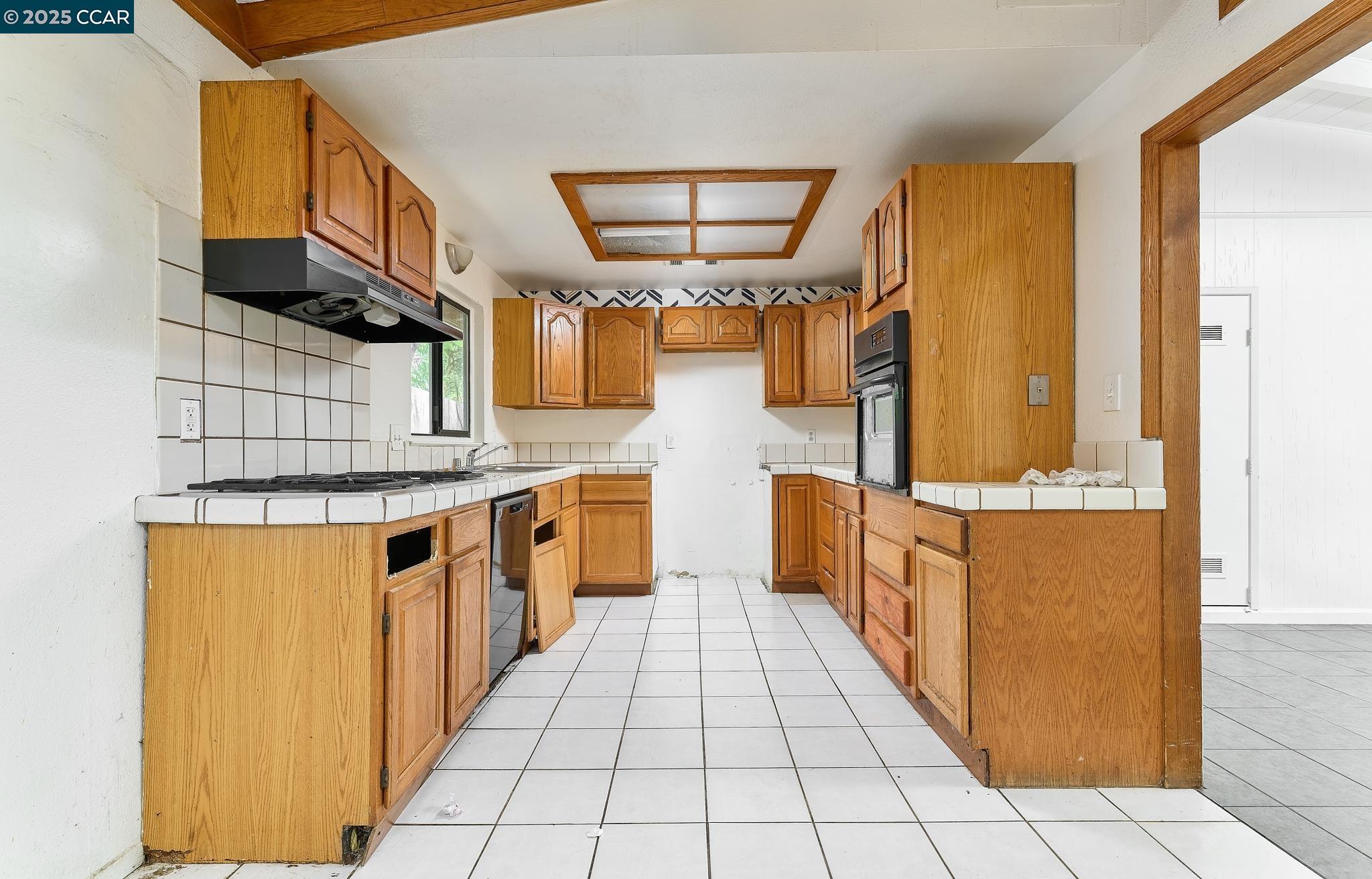 Detail Gallery Image 2 of 26 For 6511 Brock Dr, North Highlands,  CA 95660 - 5 Beds | 2 Baths