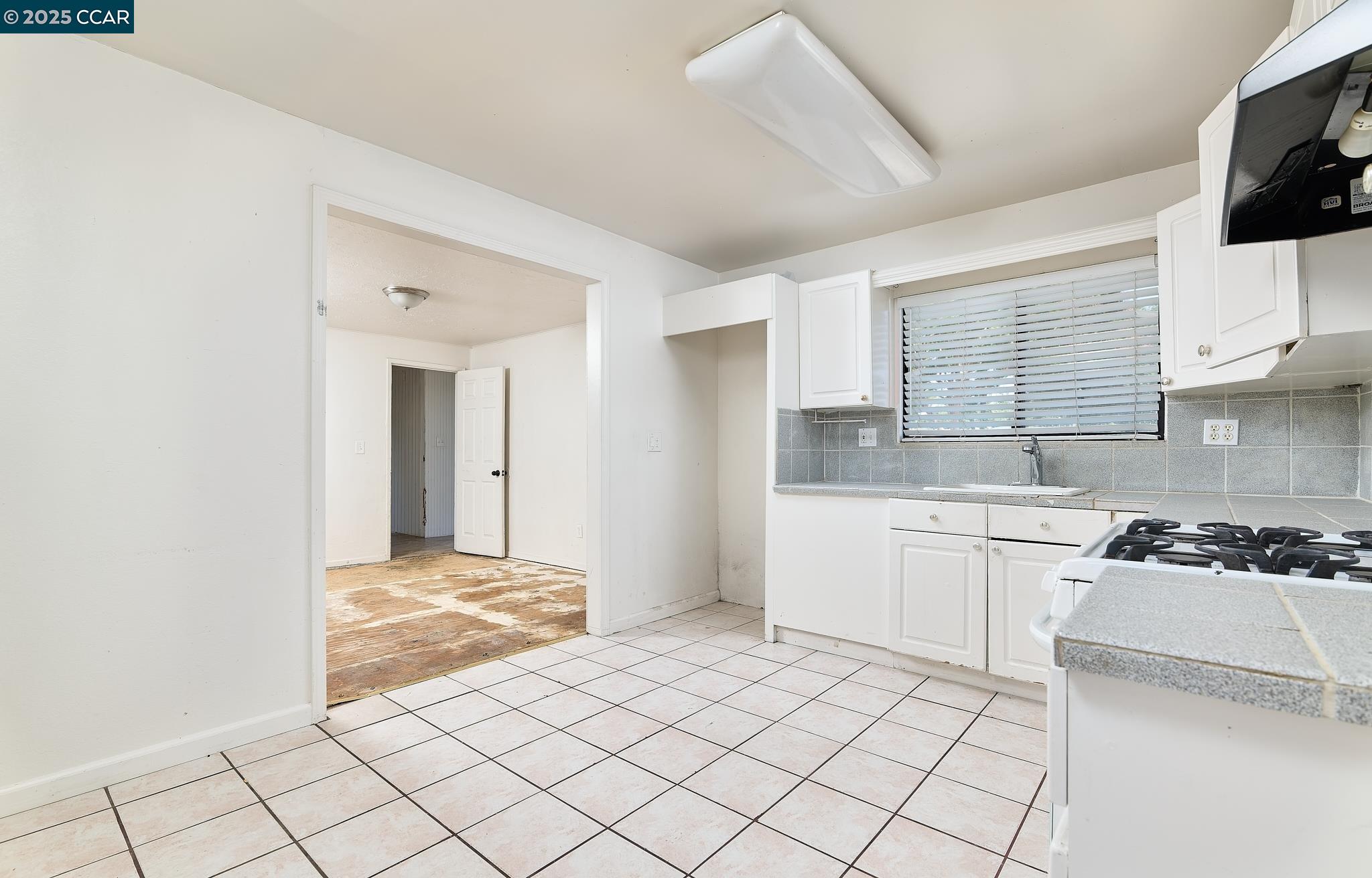 Detail Gallery Image 6 of 26 For 6511 Brock Dr, North Highlands,  CA 95660 - 5 Beds | 2 Baths