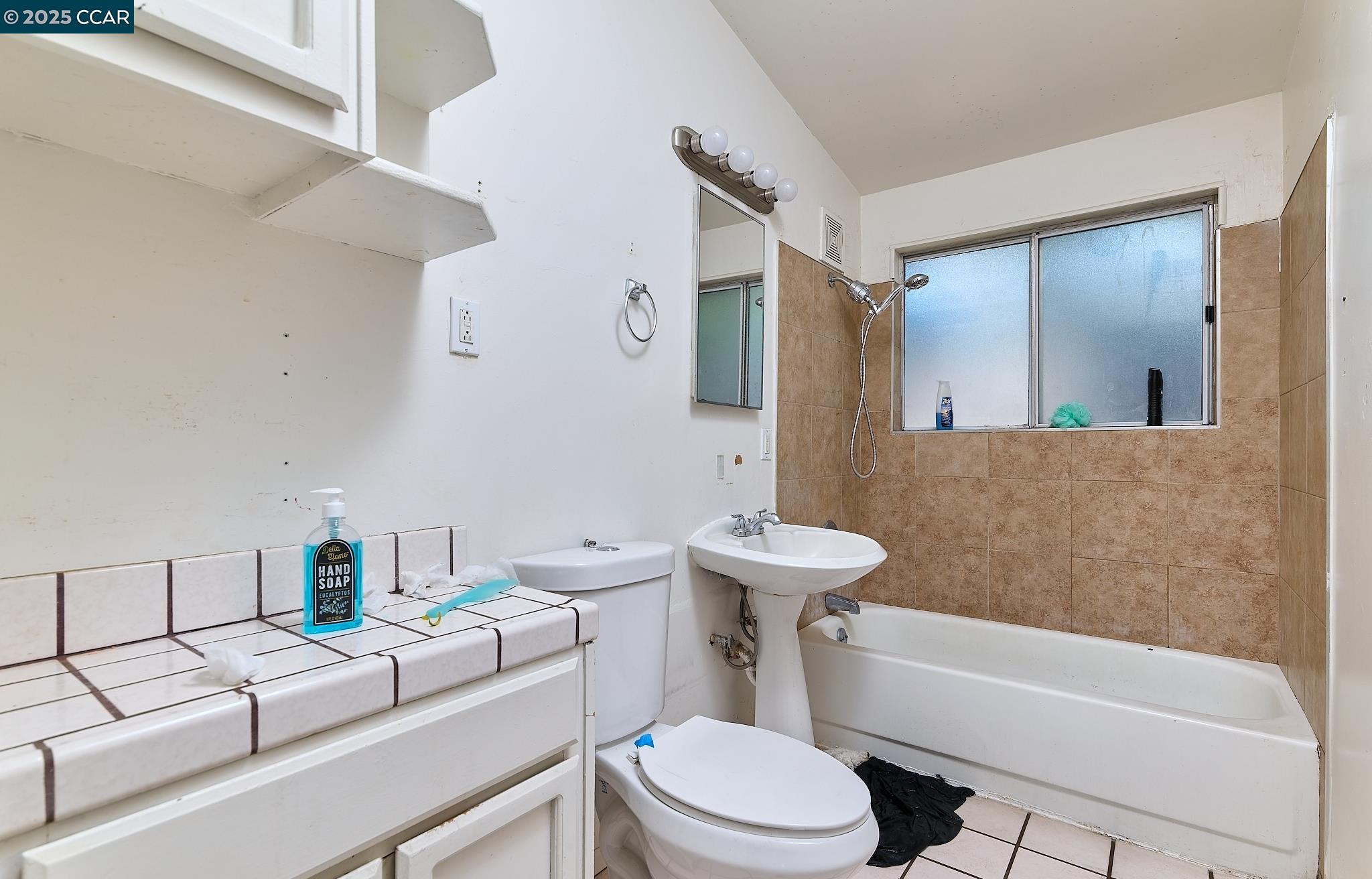 Detail Gallery Image 7 of 26 For 6511 Brock Dr, North Highlands,  CA 95660 - 5 Beds | 2 Baths