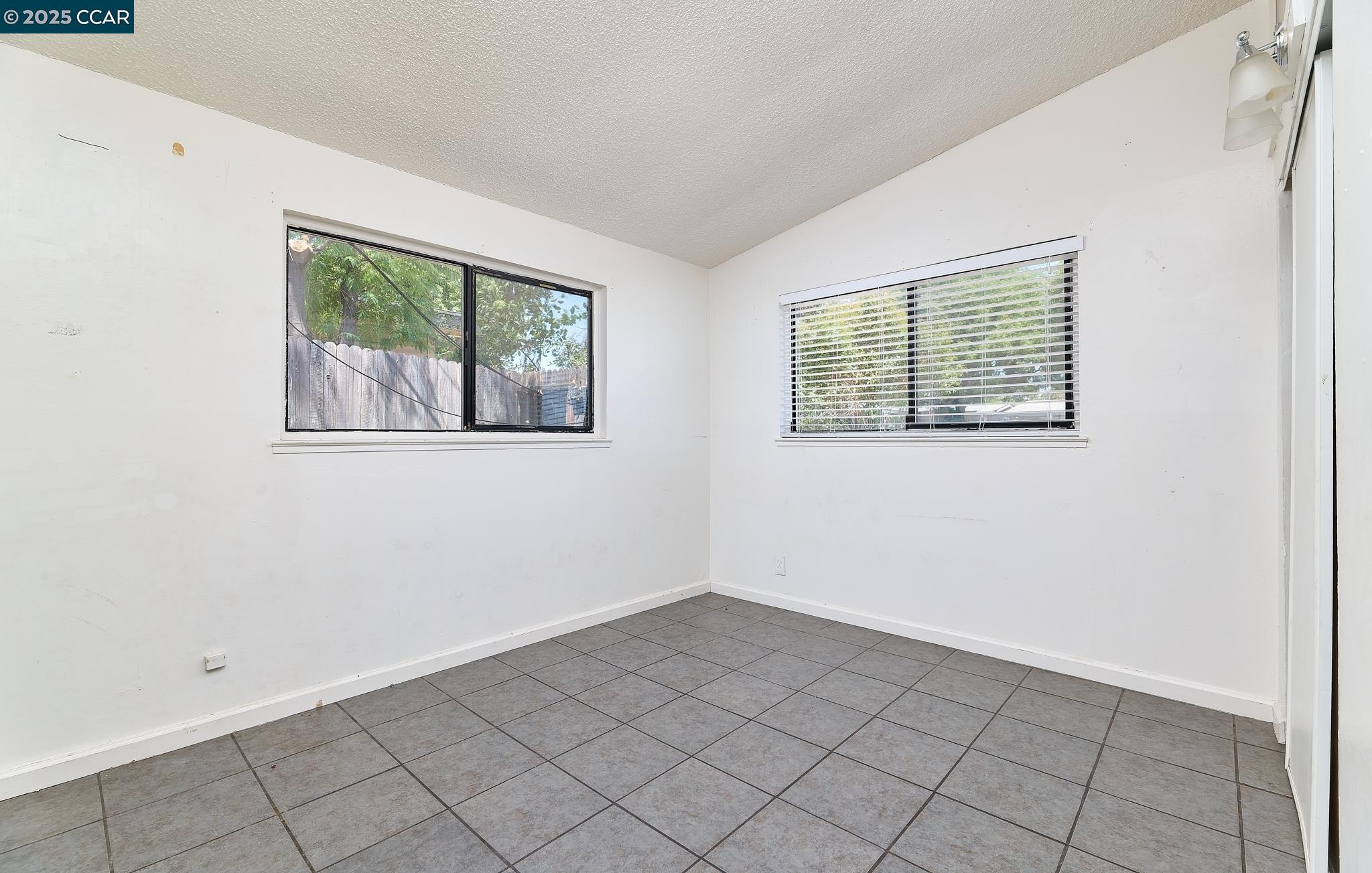 Detail Gallery Image 8 of 26 For 6511 Brock Dr, North Highlands,  CA 95660 - 5 Beds | 2 Baths
