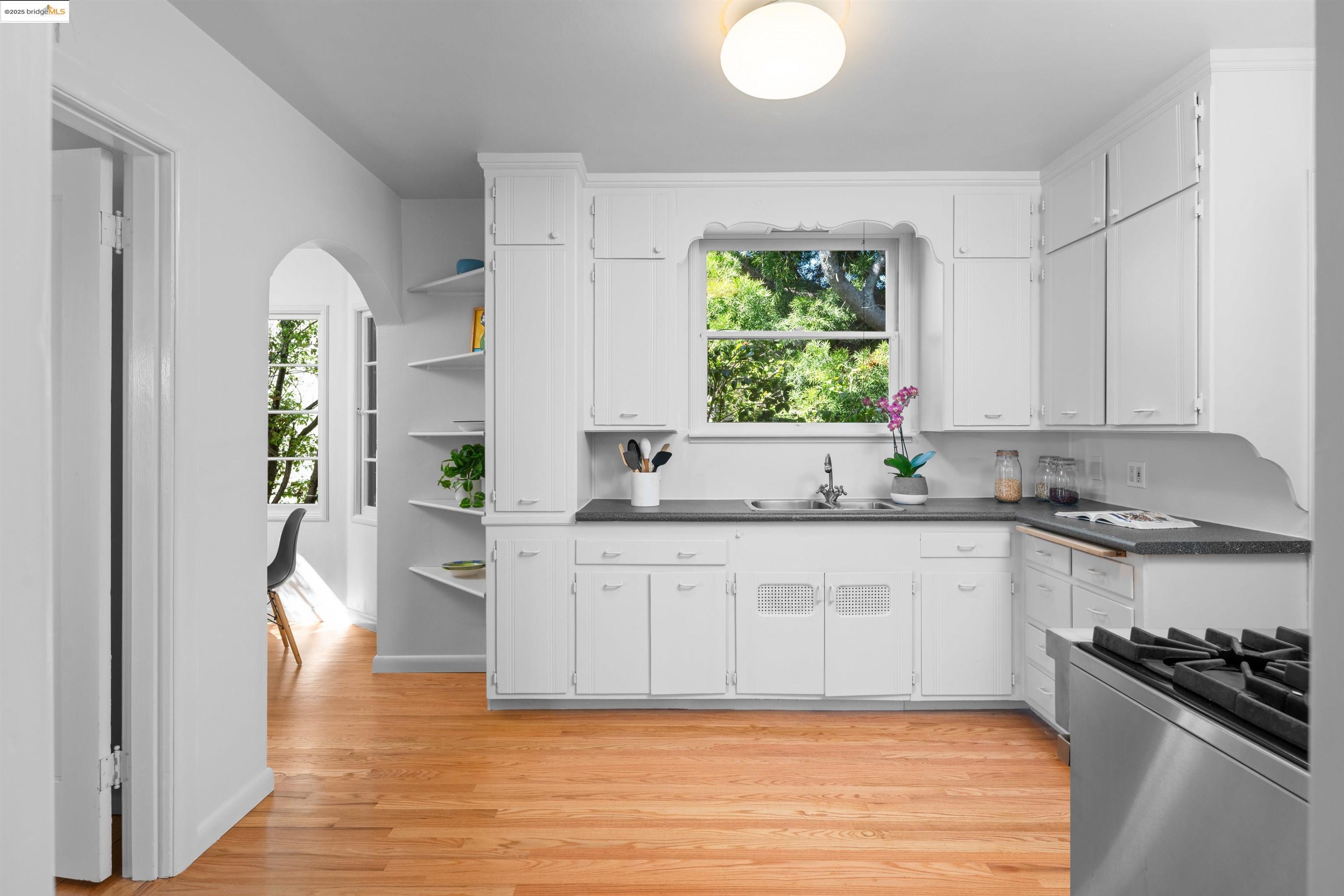 Detail Gallery Image 16 of 58 For 1067 Neilson St, Albany,  CA 94706 - 3 Beds | 1/1 Baths