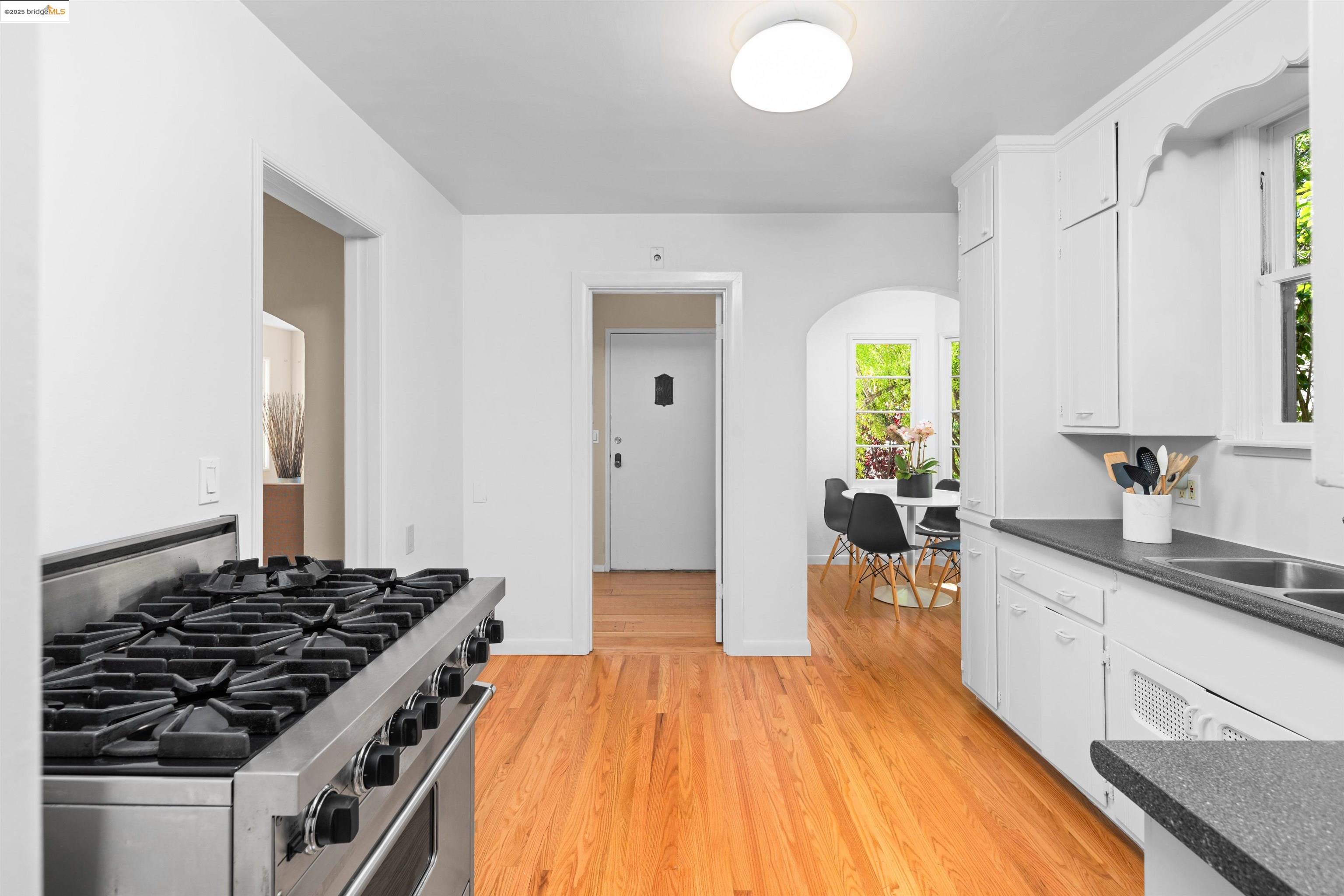 Detail Gallery Image 18 of 58 For 1067 Neilson St, Albany,  CA 94706 - 3 Beds | 1/1 Baths